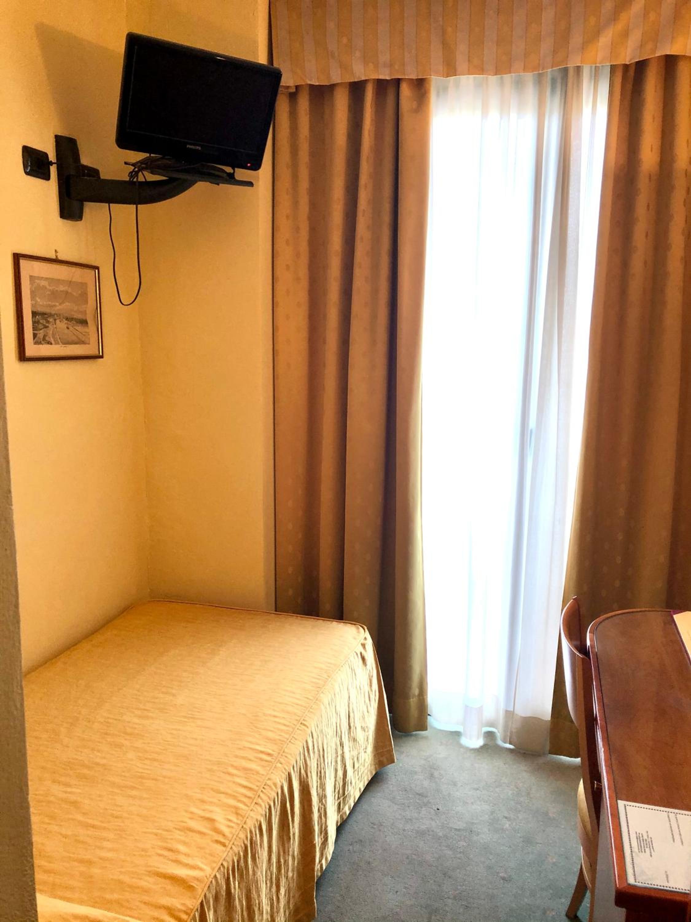 Small Single Room photo 1