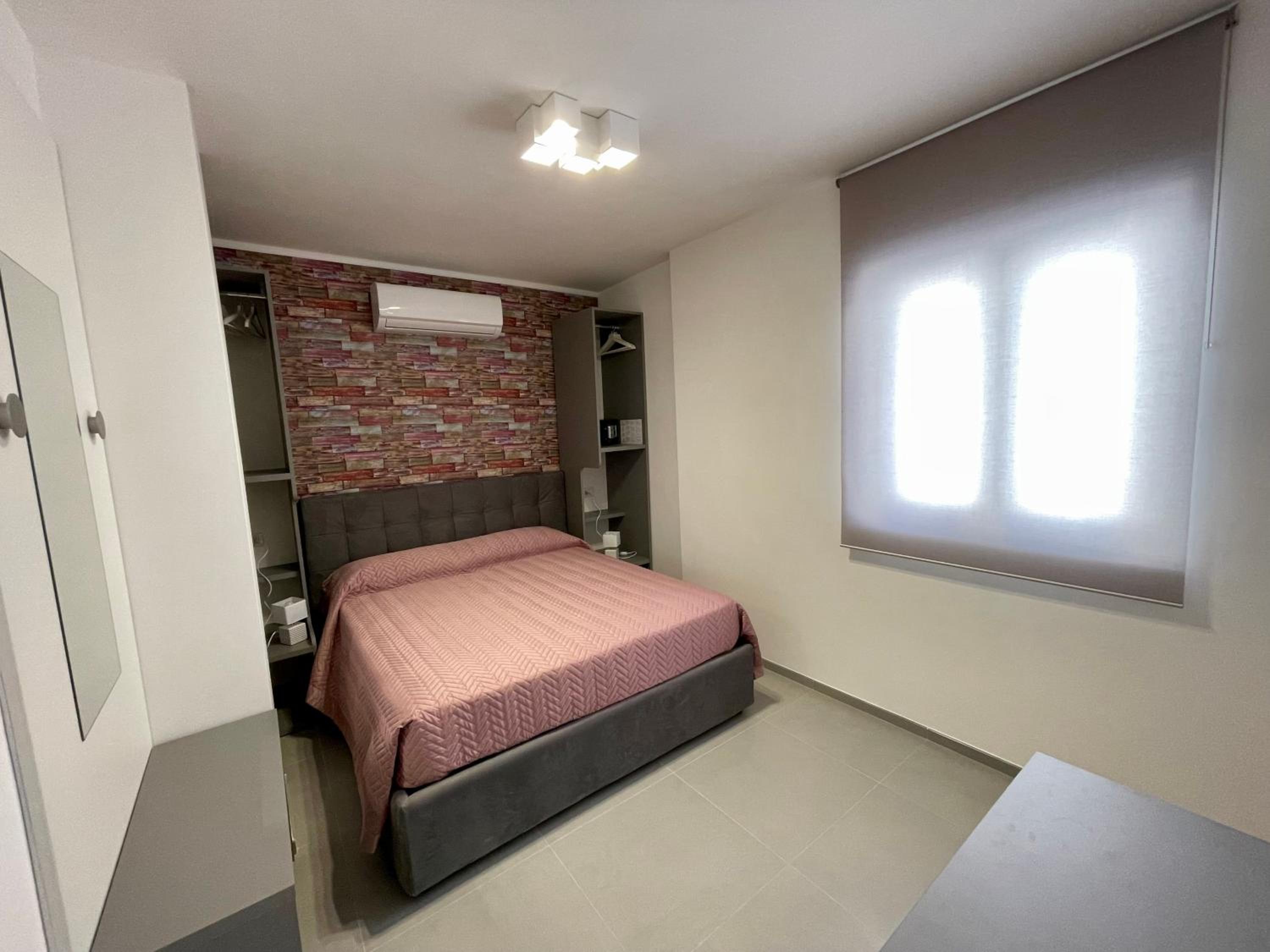Small Double Room - Photo 6