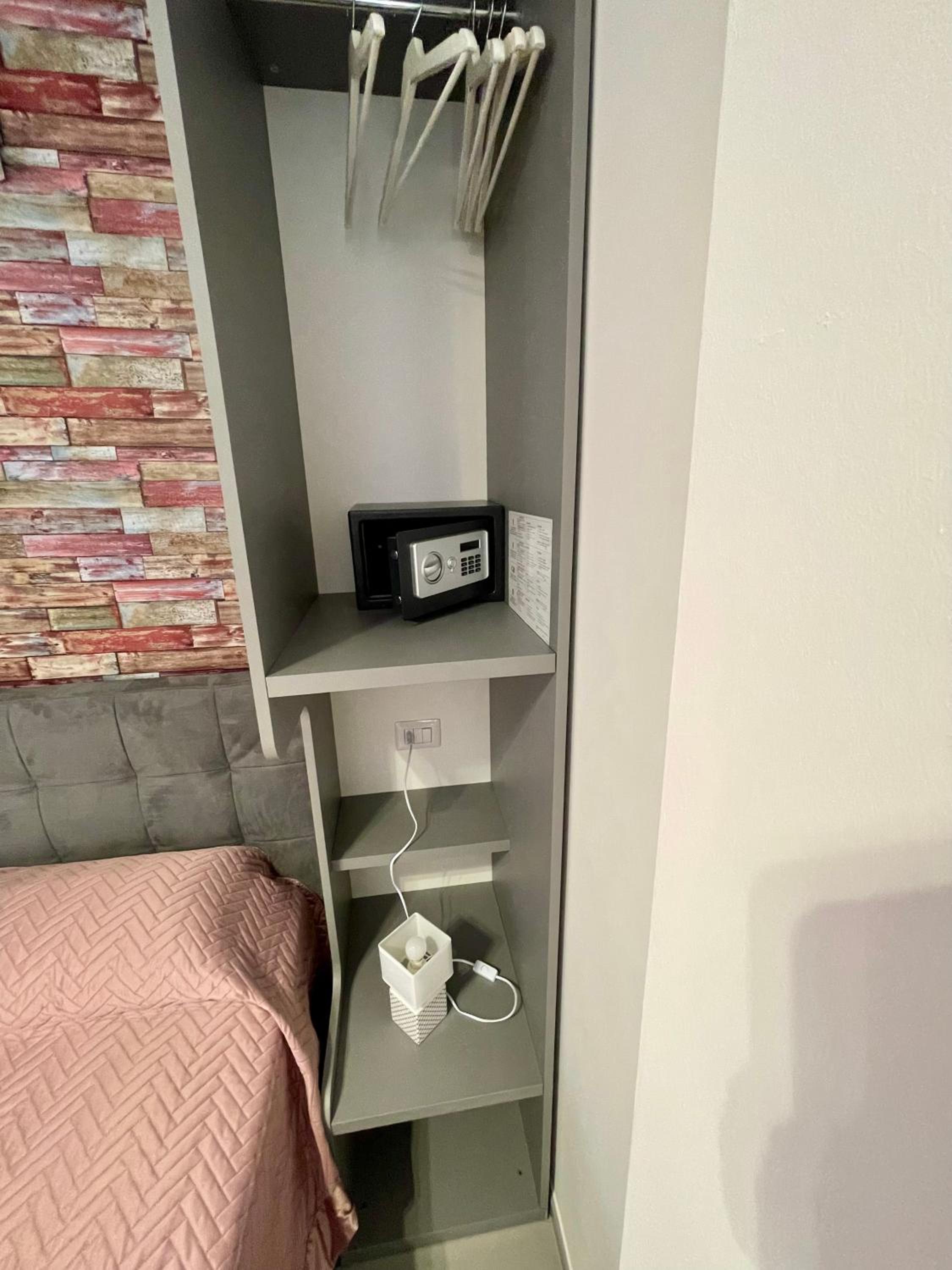 Small Double Room - Photo 7