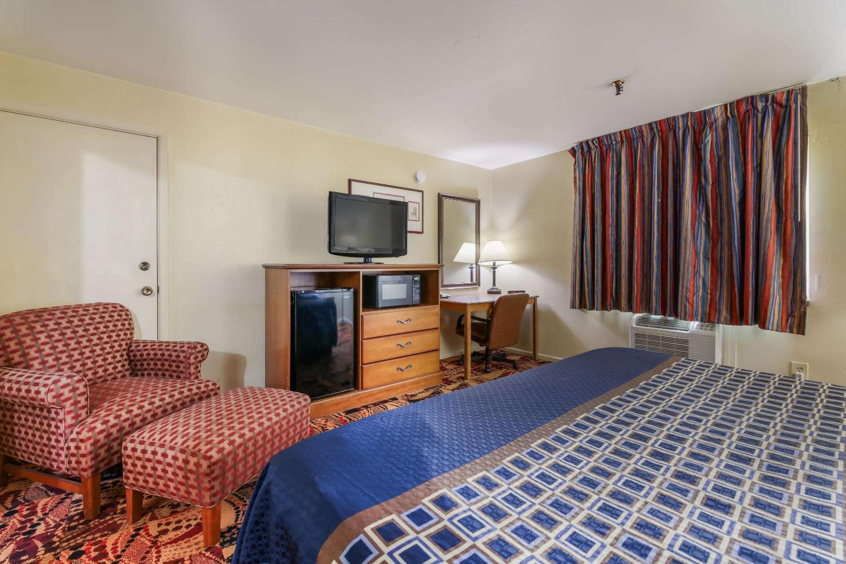 Standard Queen Room - Non Smoking - Photo 4