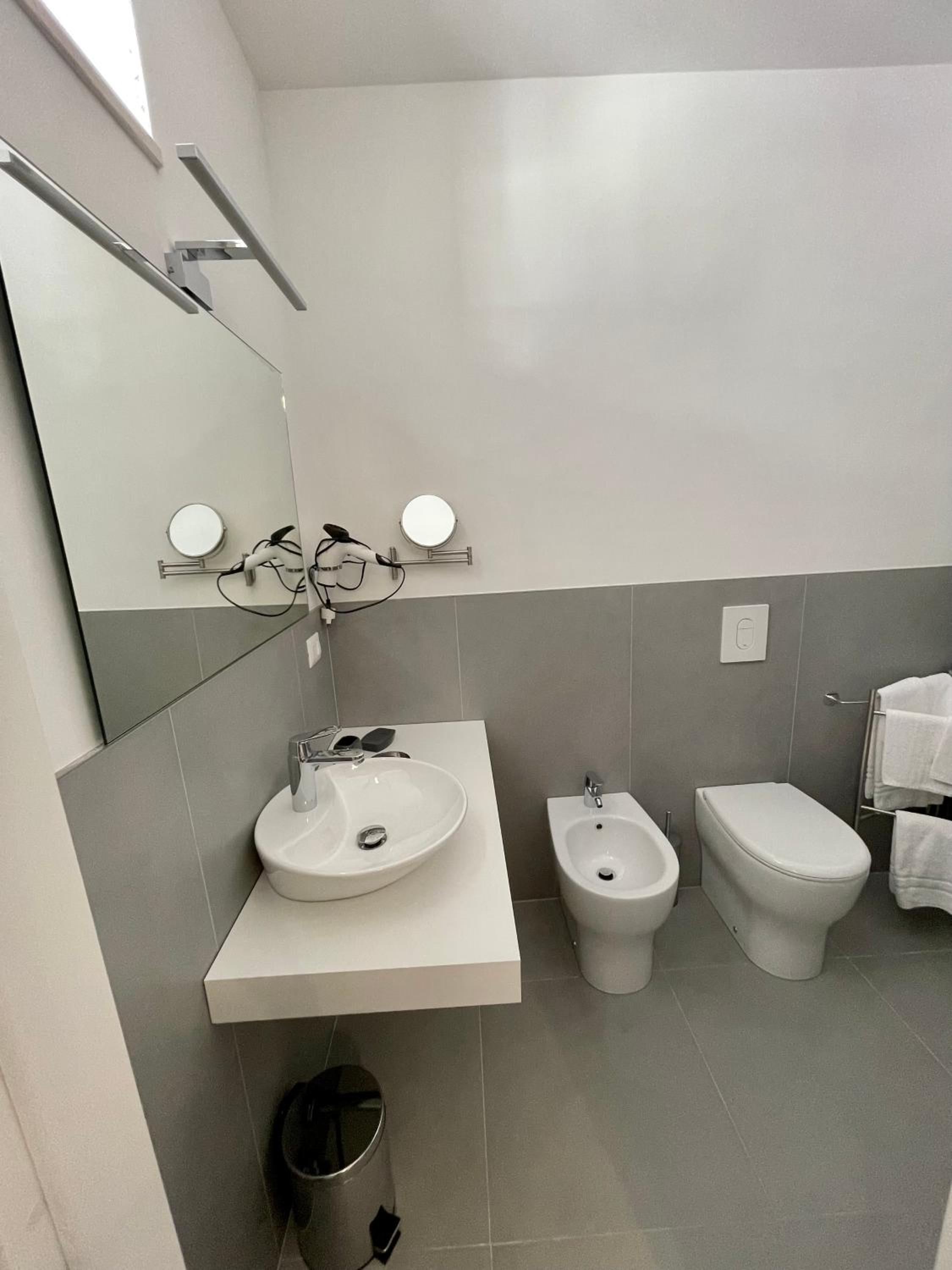 Small Double Room - Photo 4