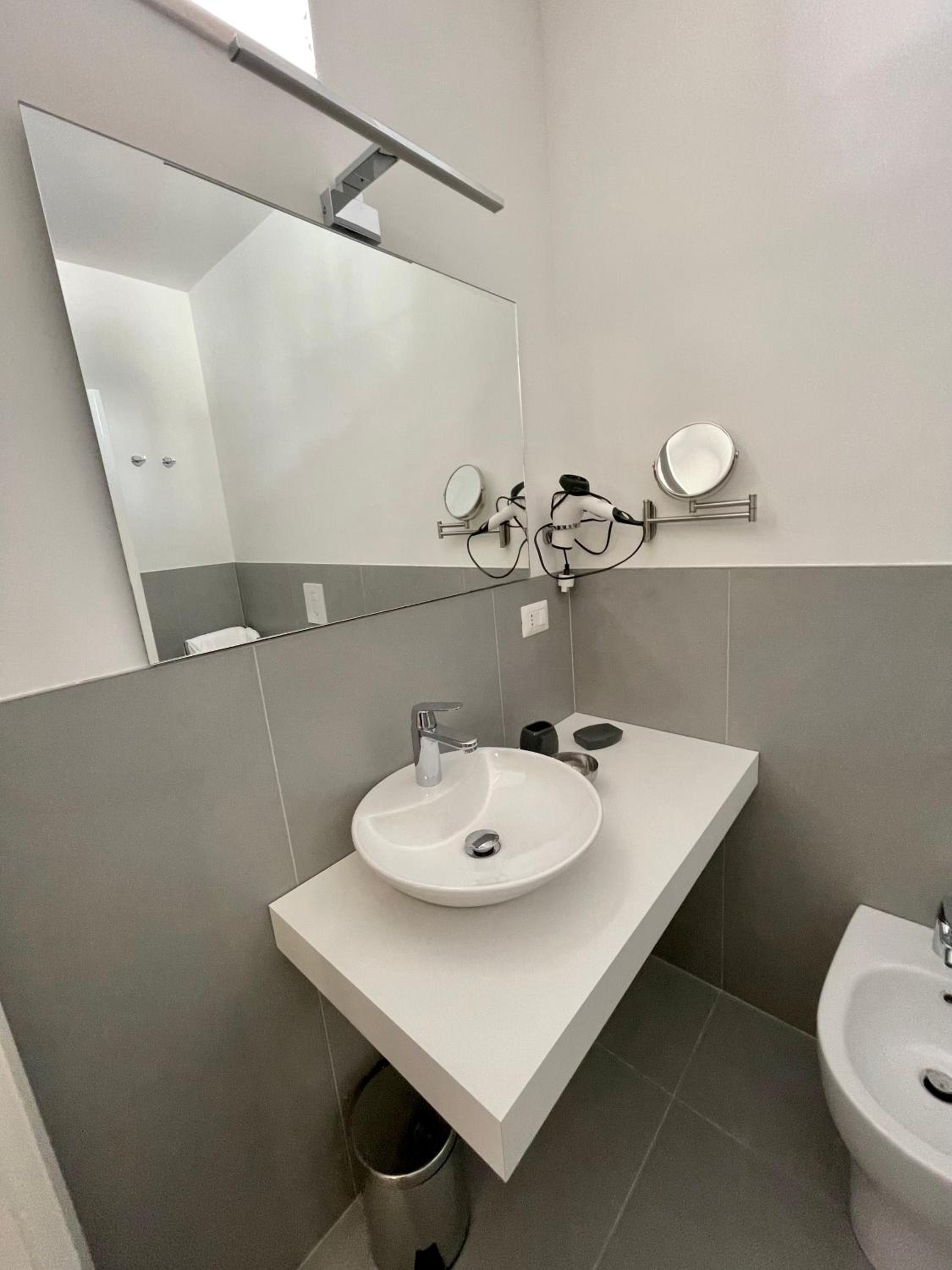 Small Double Room - Photo 3