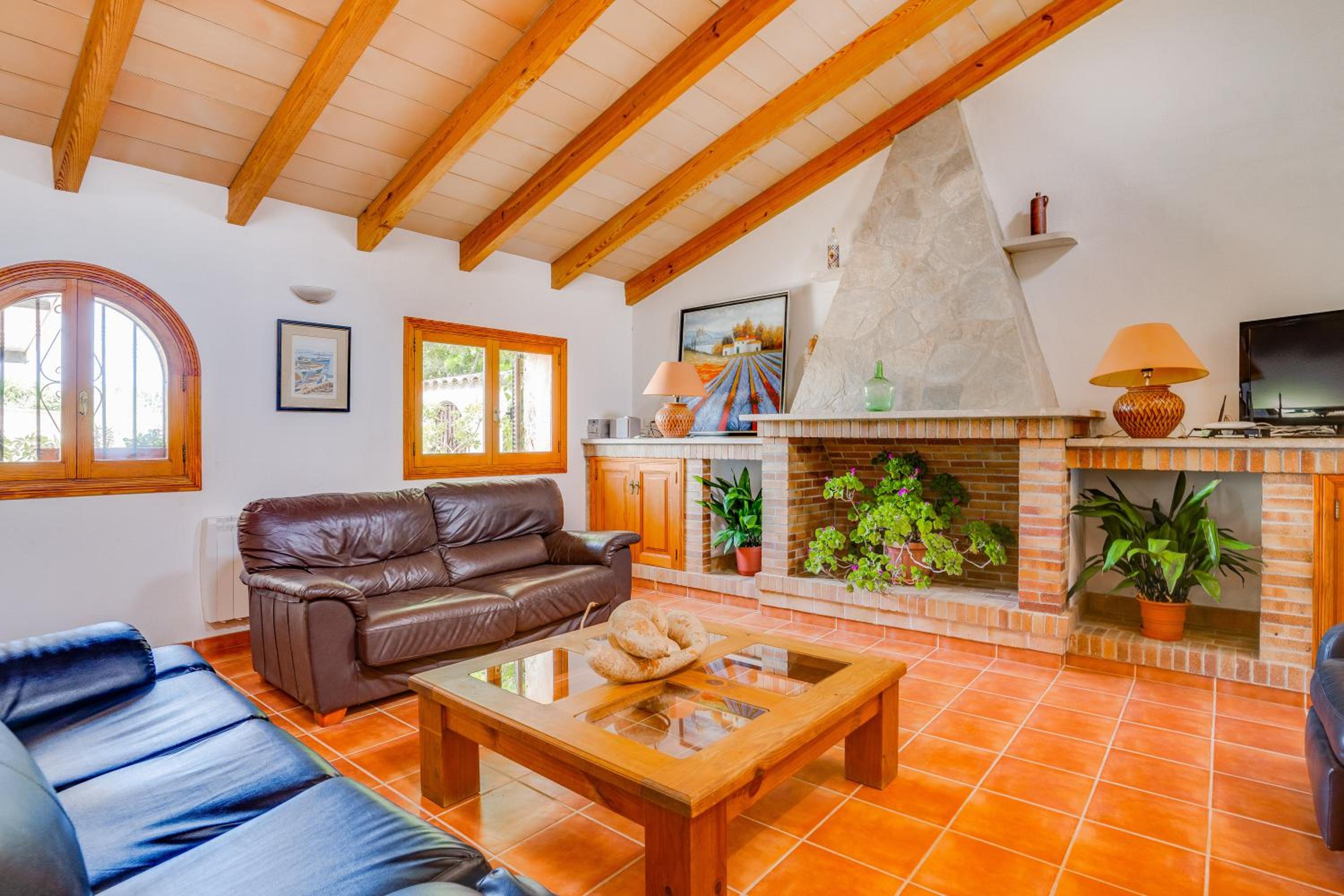 Five-Bedroom House photo 2