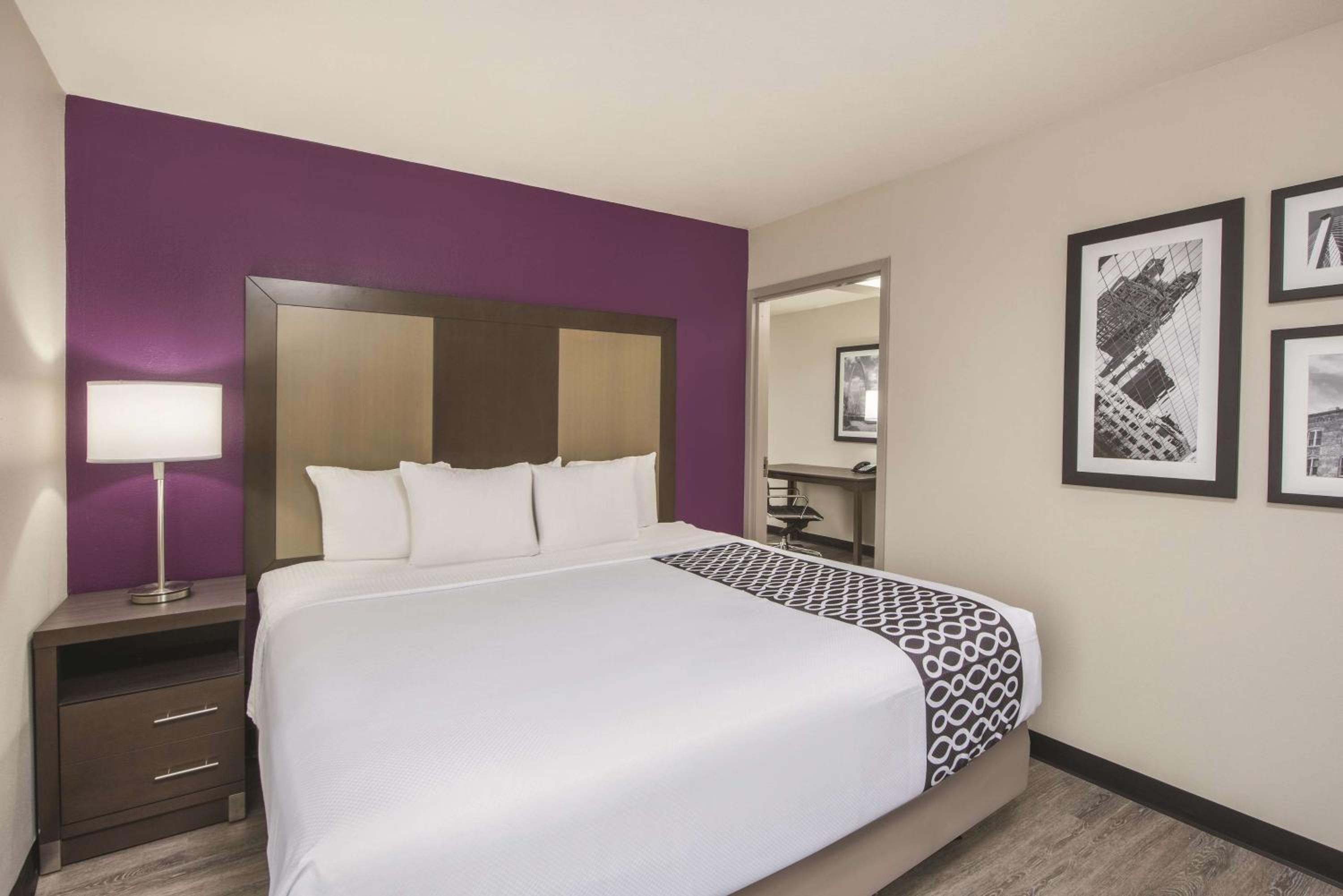 One-Bedroom King Suite - Non-Smoking - Photo 1