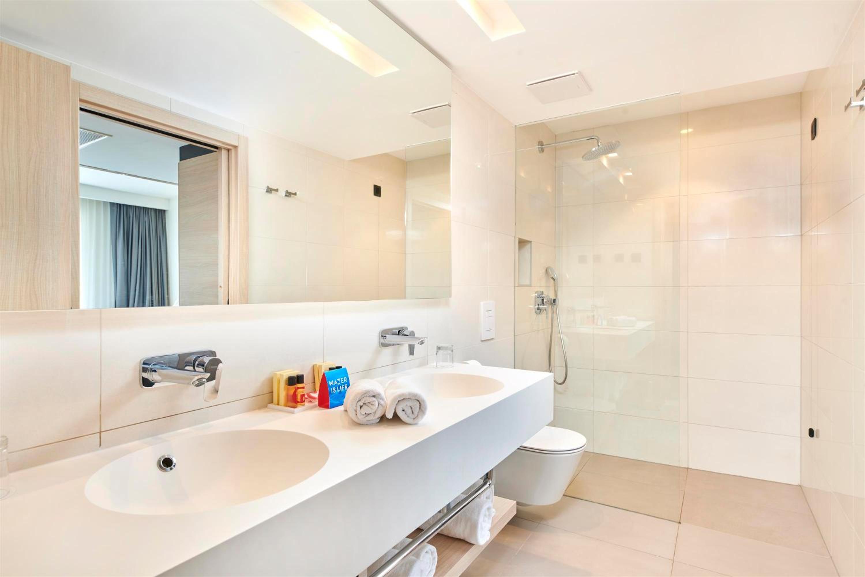 Suite with Balcony and Sea View
