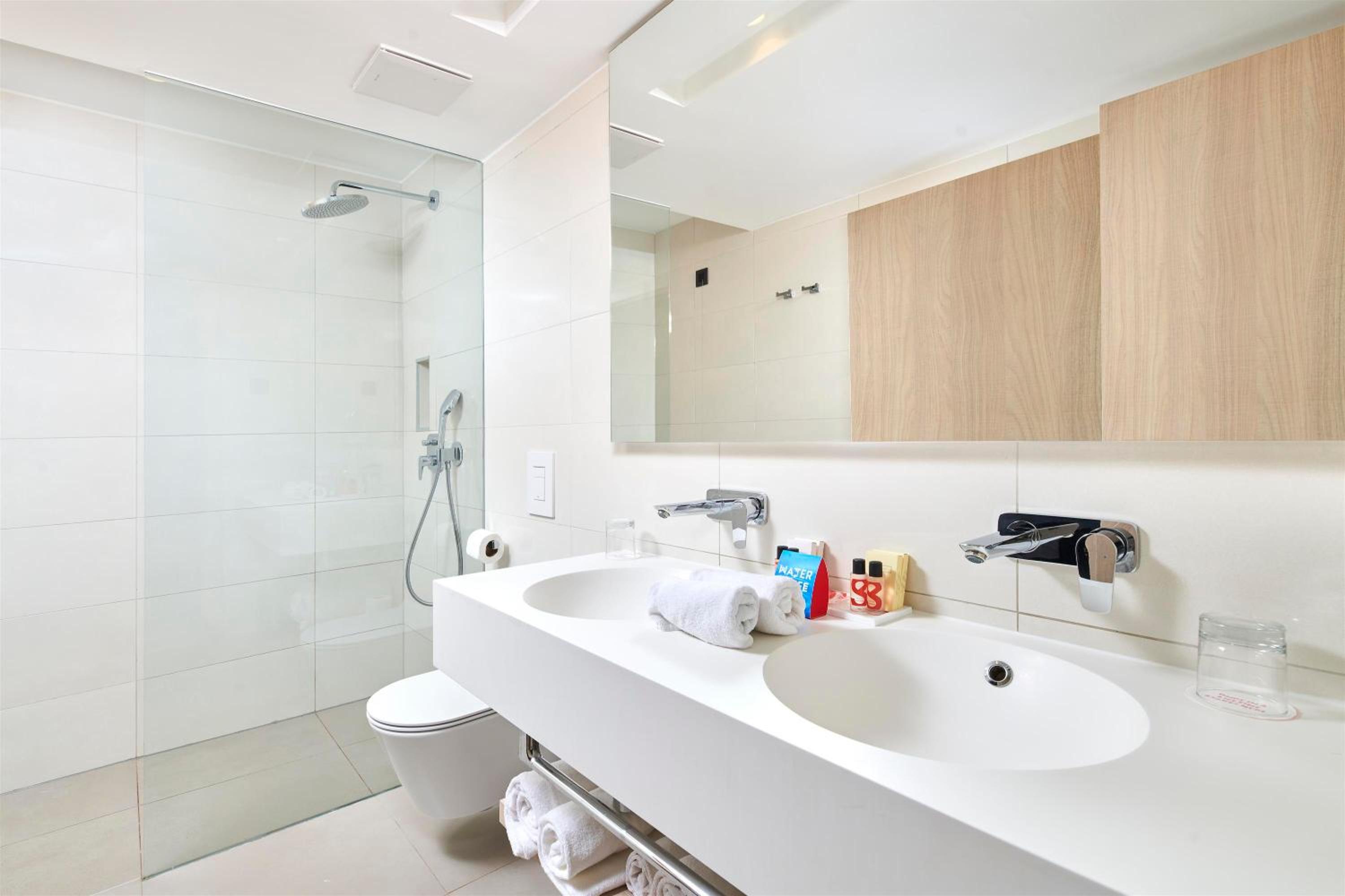 Suite with Balcony - Photo 5