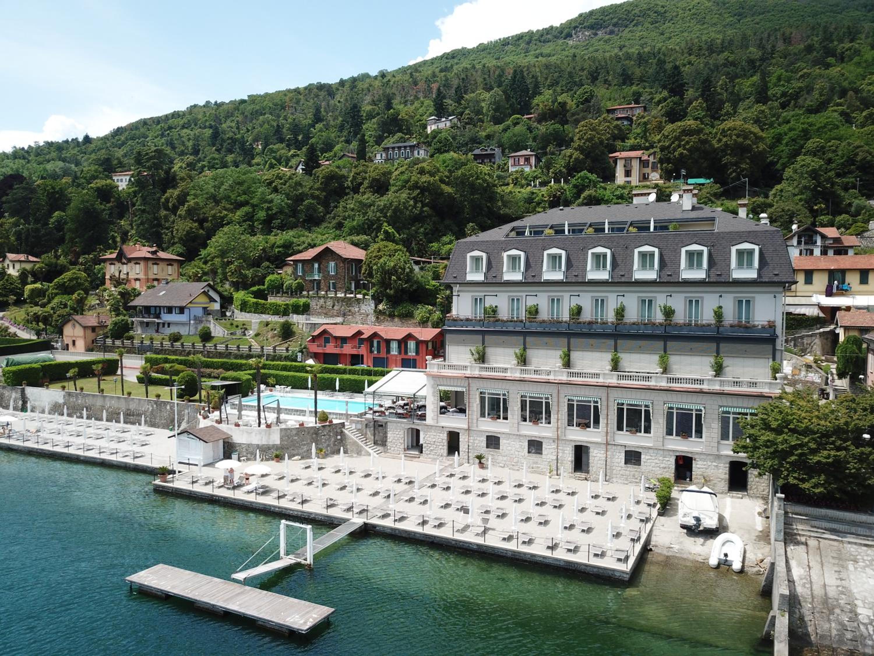 Double or Twin Room with Lake View - Photo 6