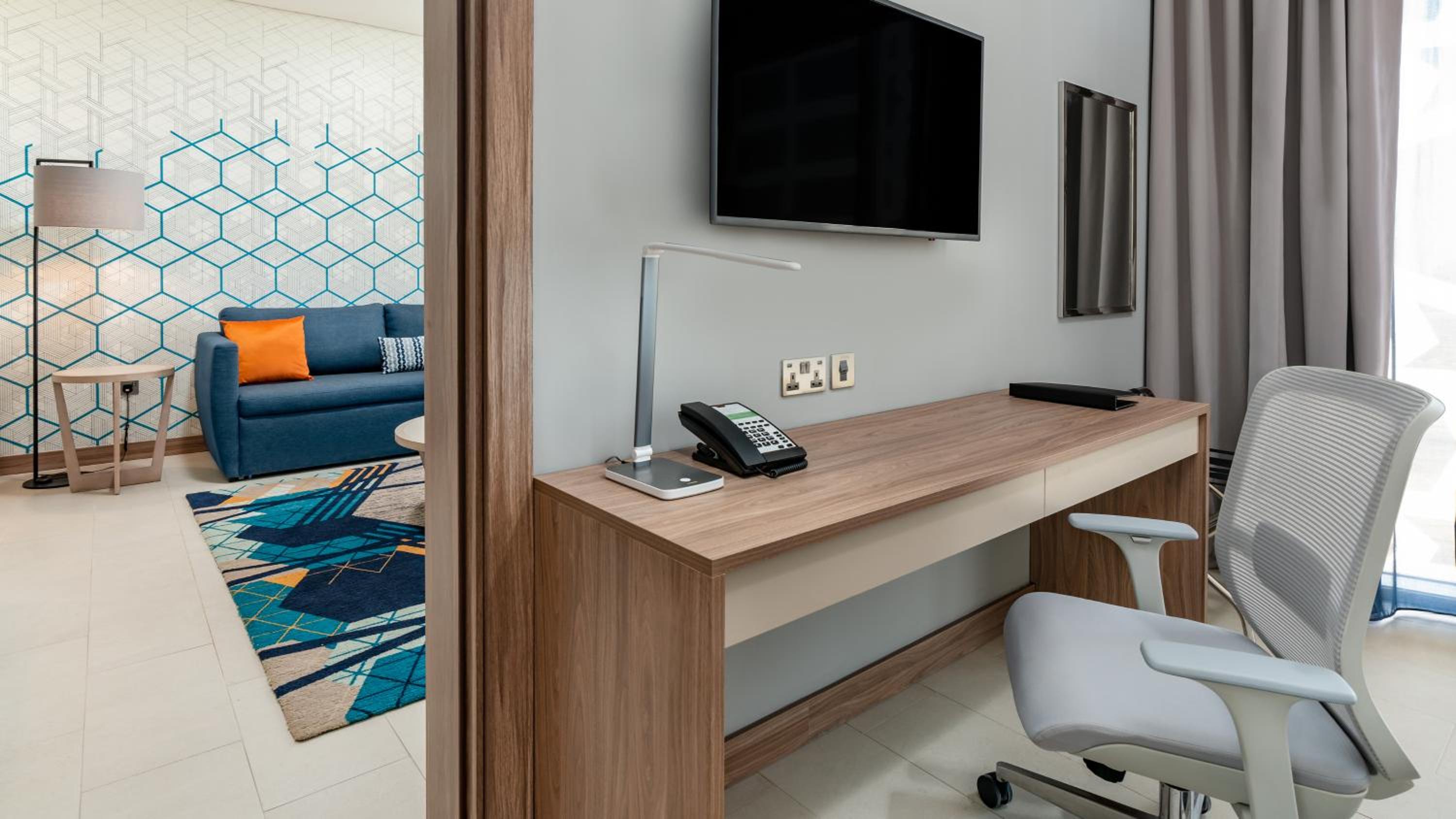 One-Bedroom Suite - Photo 12