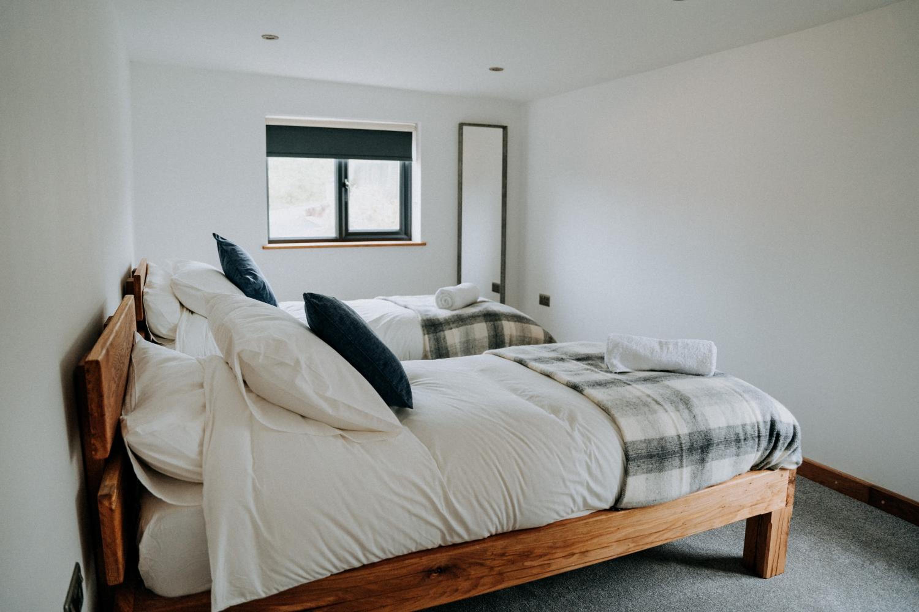 Five-Bedroom House photo 1