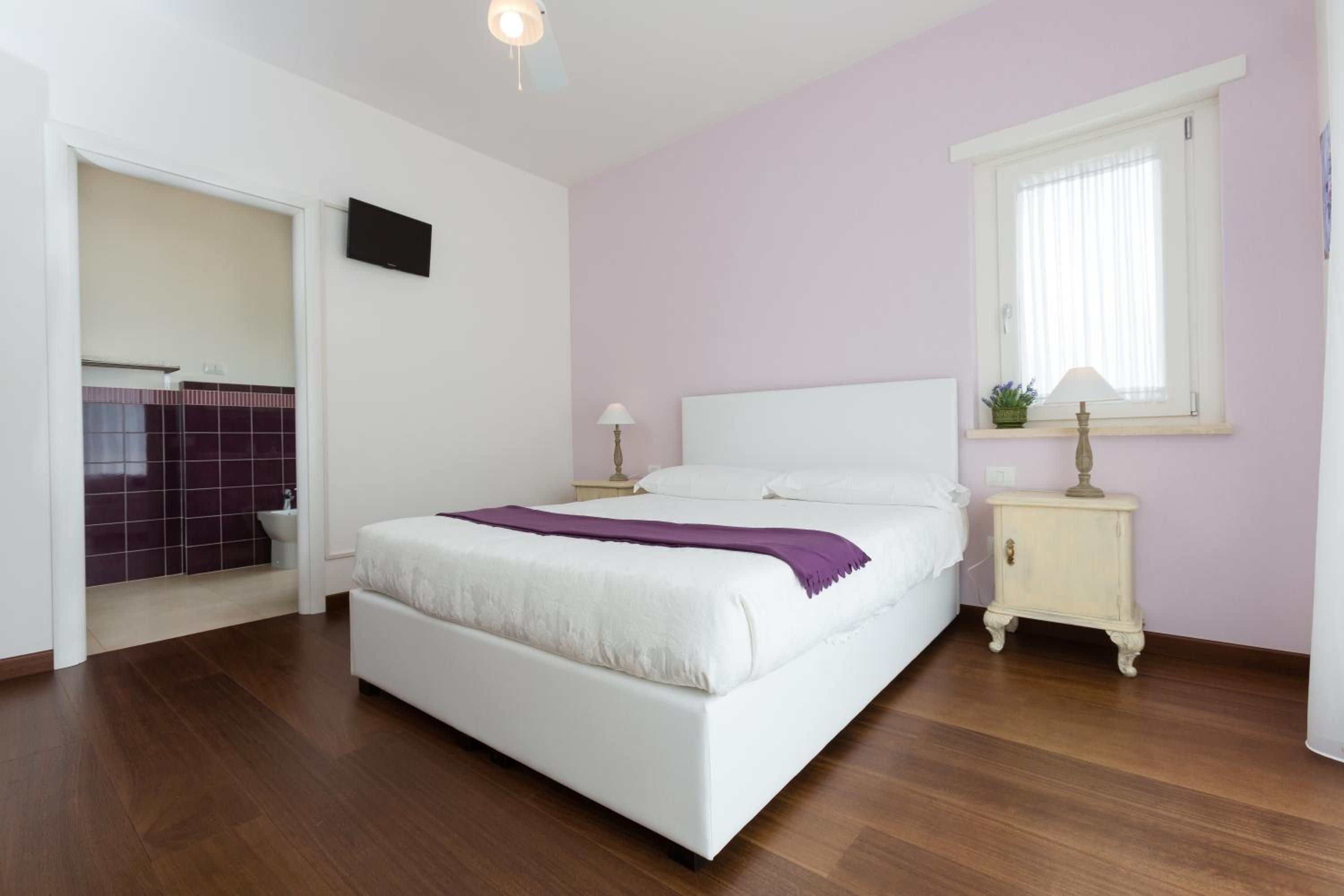 Double Room - Photo 4