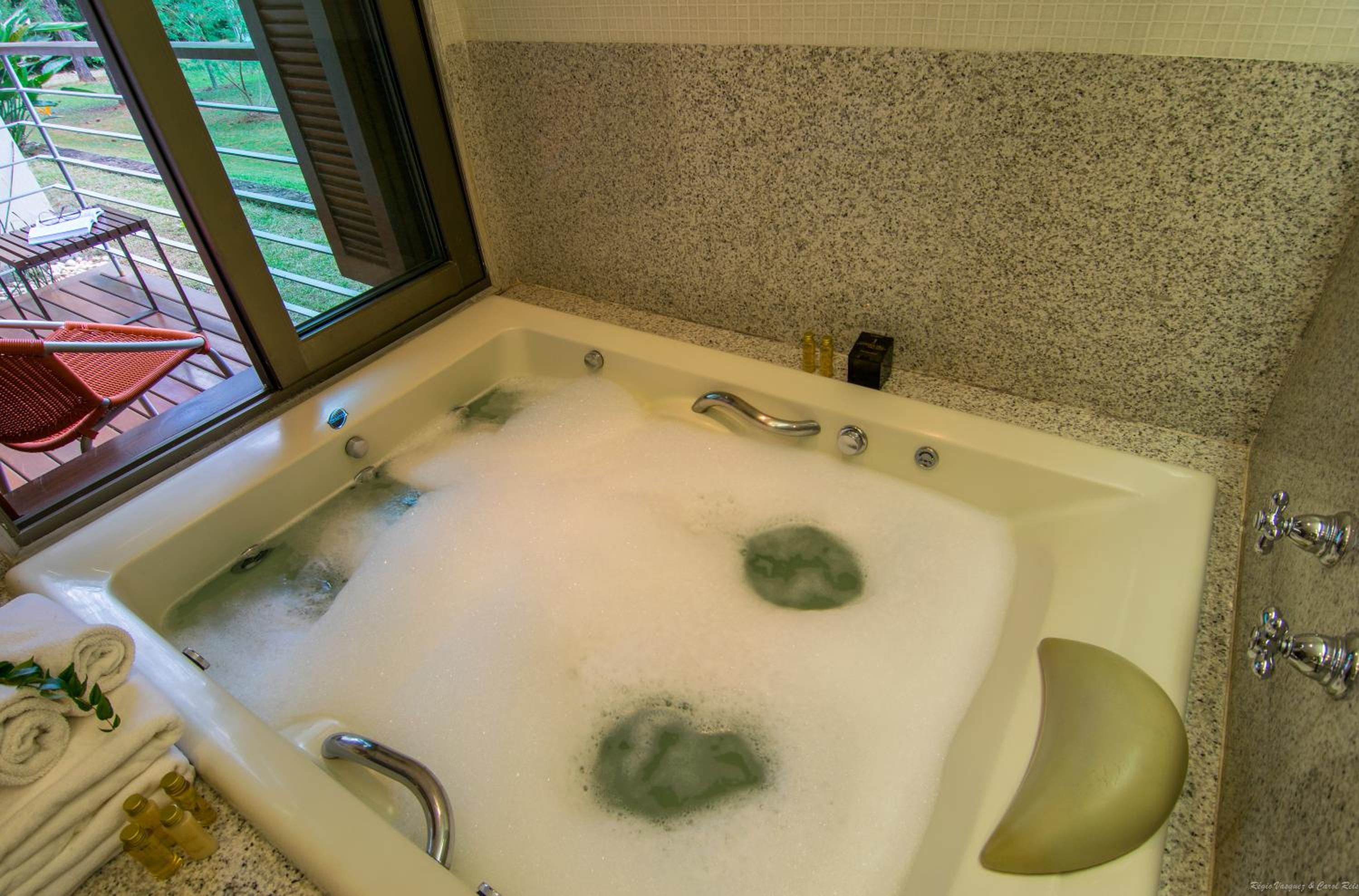 Deluxe Suite with Spa Bath photo 3