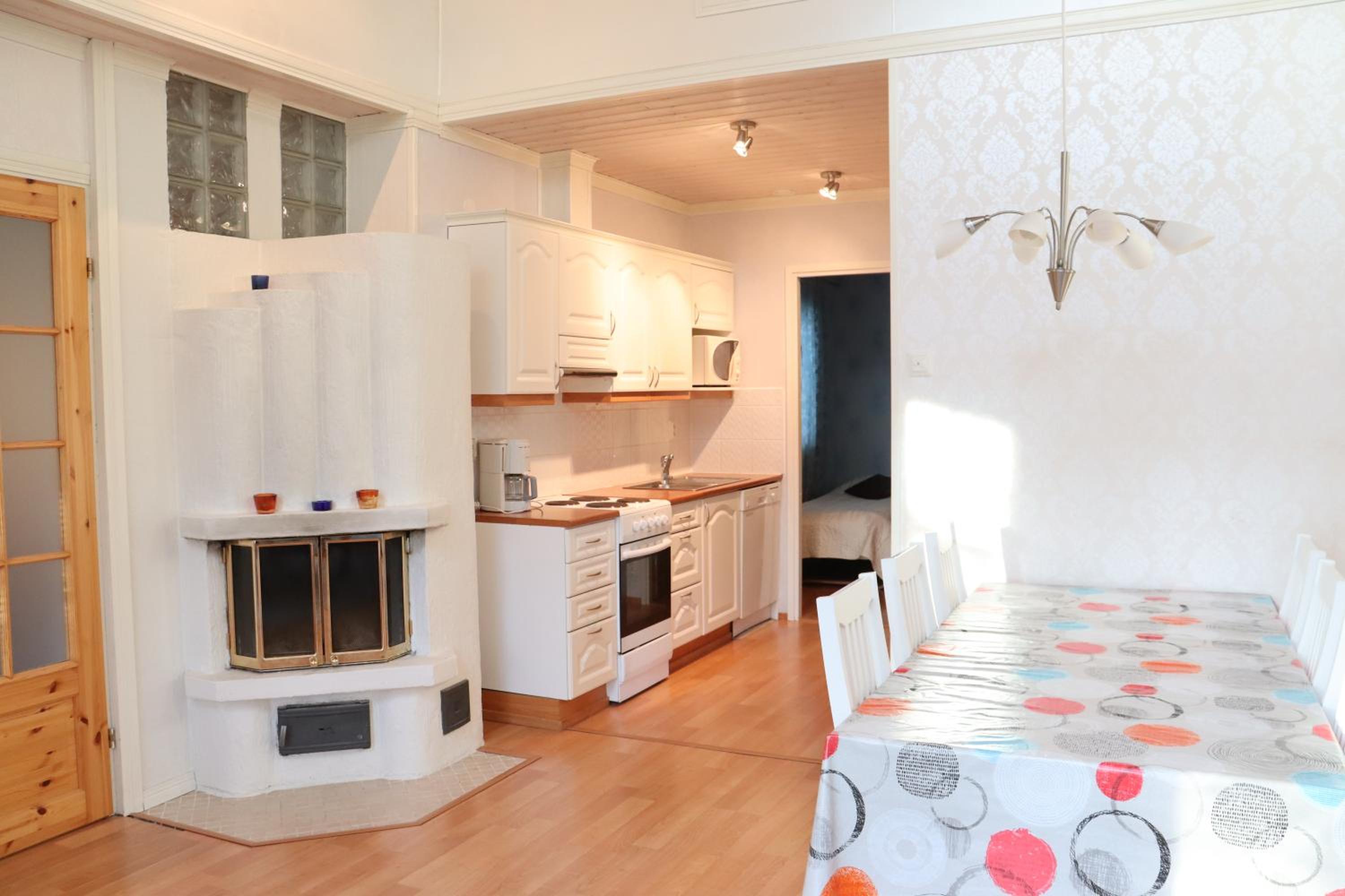Three-Bedroom Apartment - Photo 25
