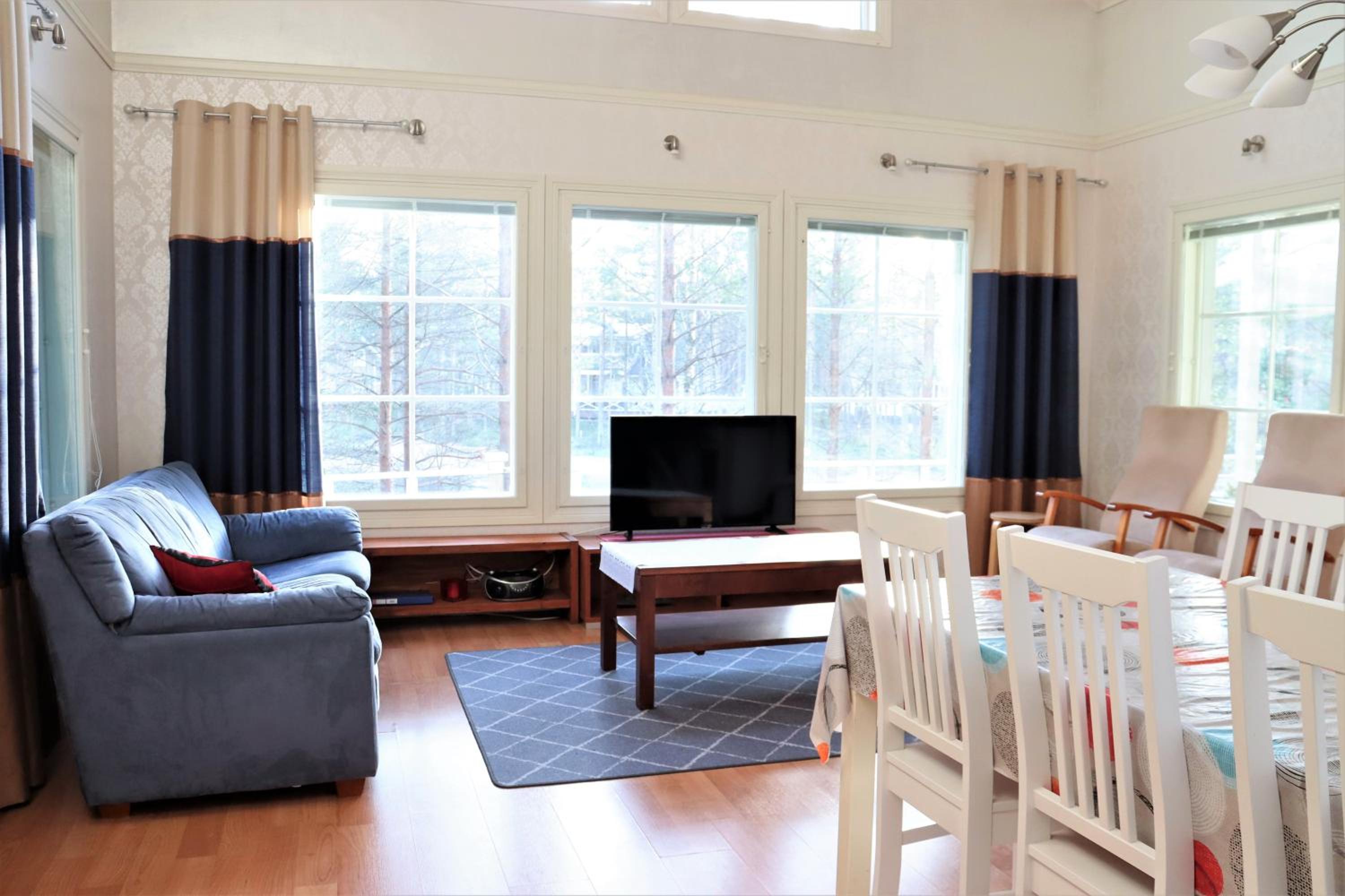 Three-Bedroom Apartment - Photo 4