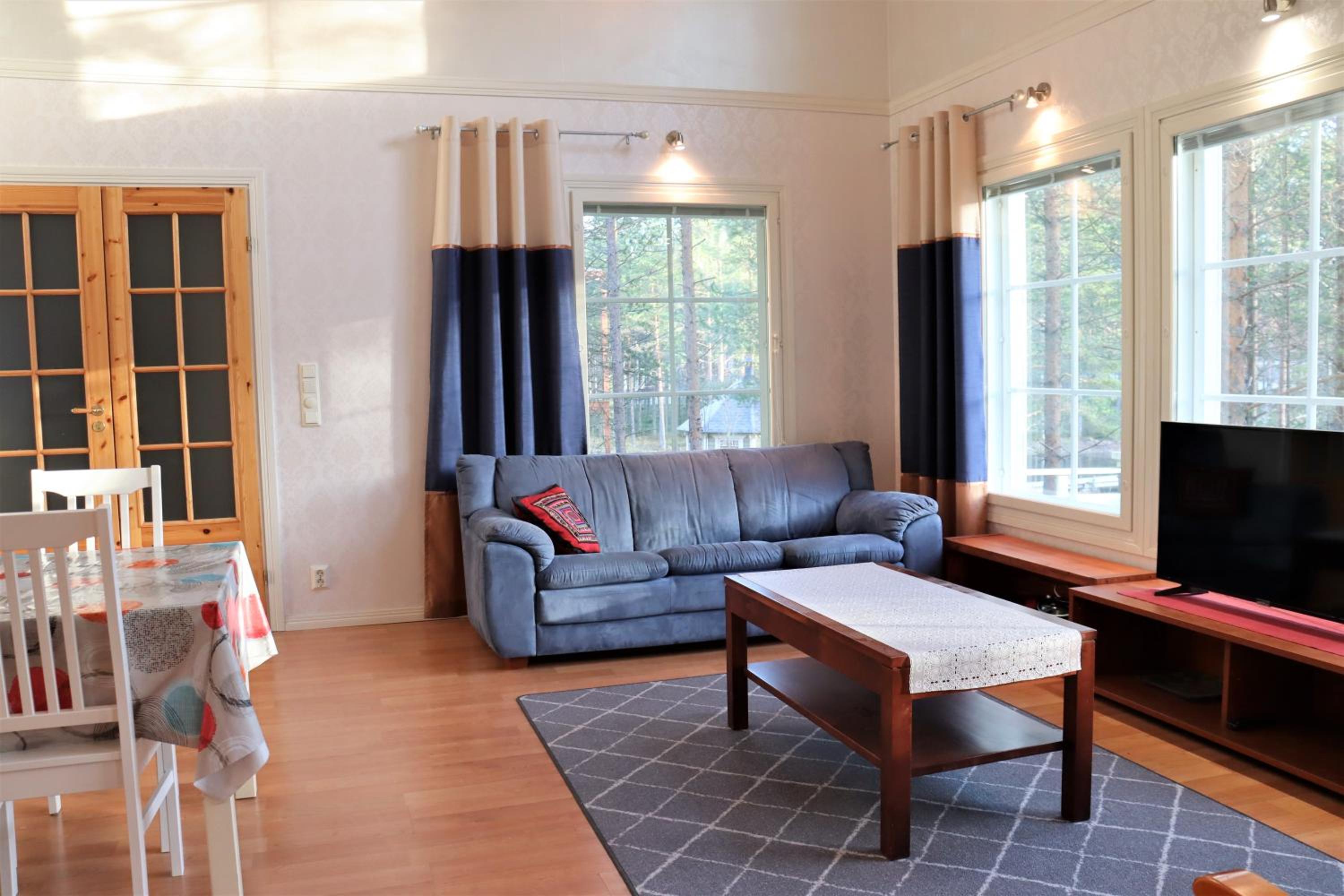 Three-Bedroom Apartment - Photo 6
