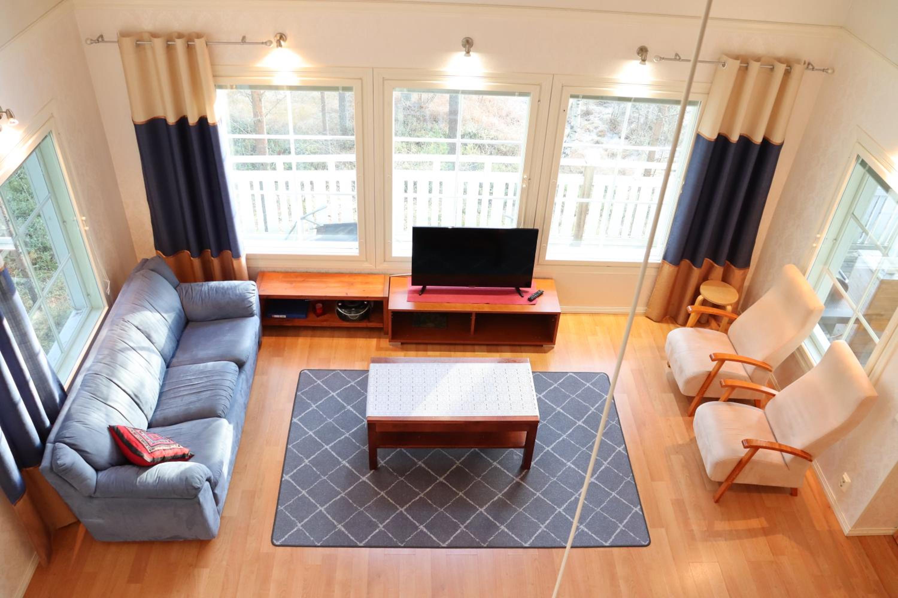 Three-Bedroom Apartment - Photo 9