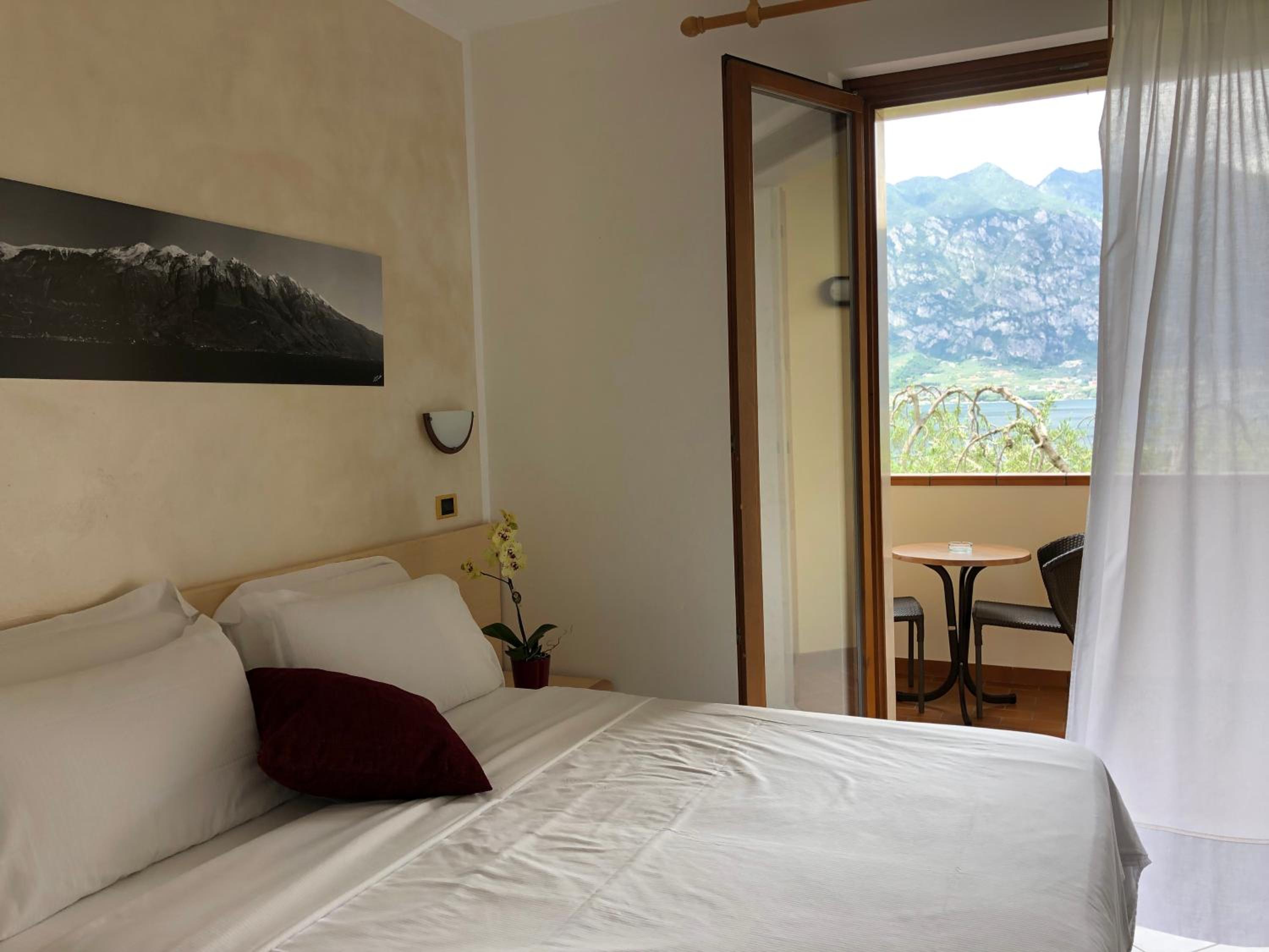 Double Room with Lake View photo 1