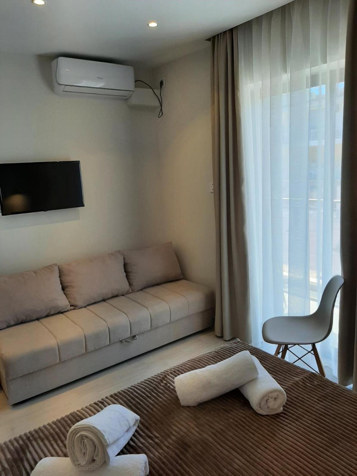 Deluxe Quadruple Room - Photo 2