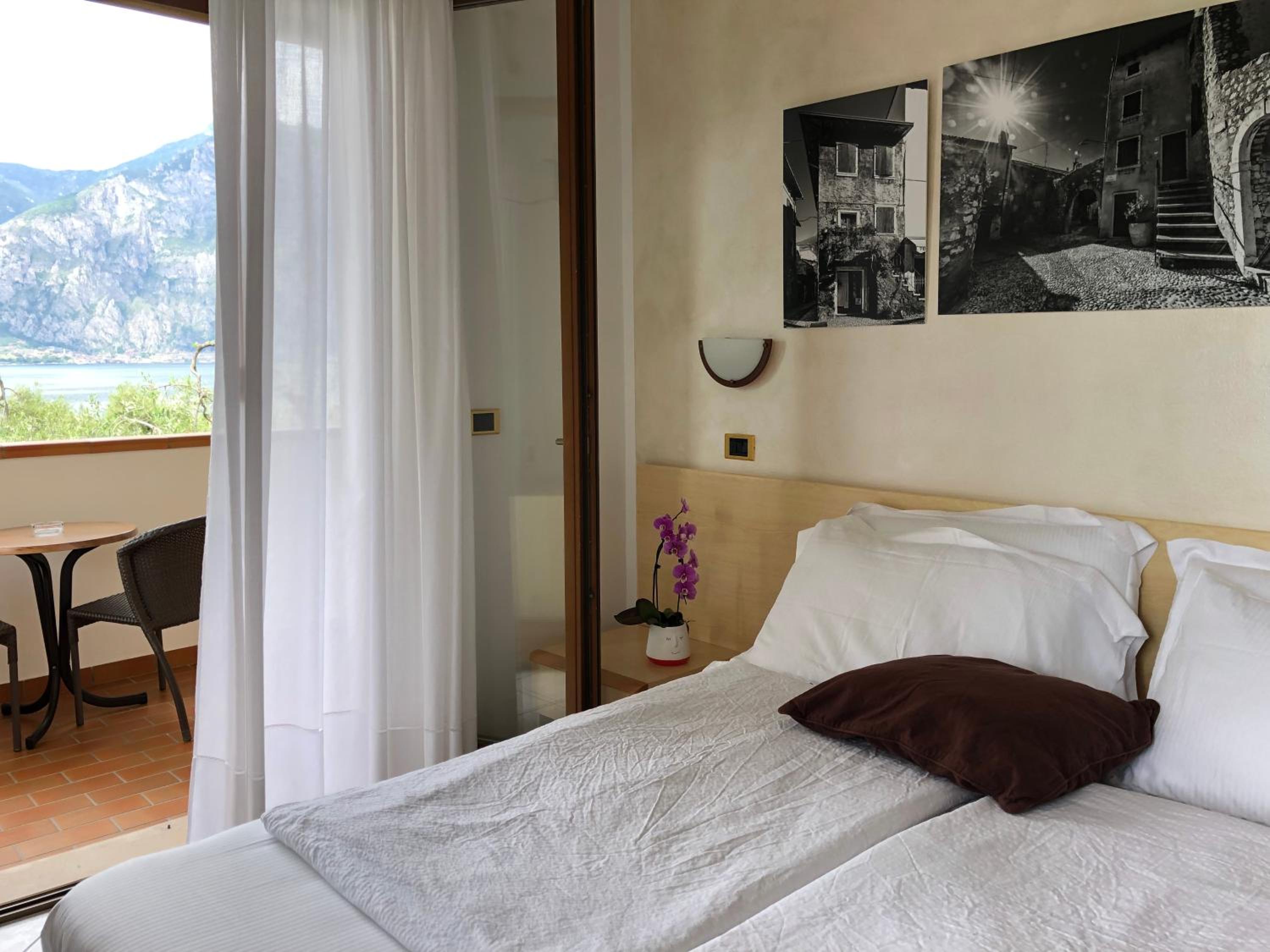 Double Room with Lake View photo 1