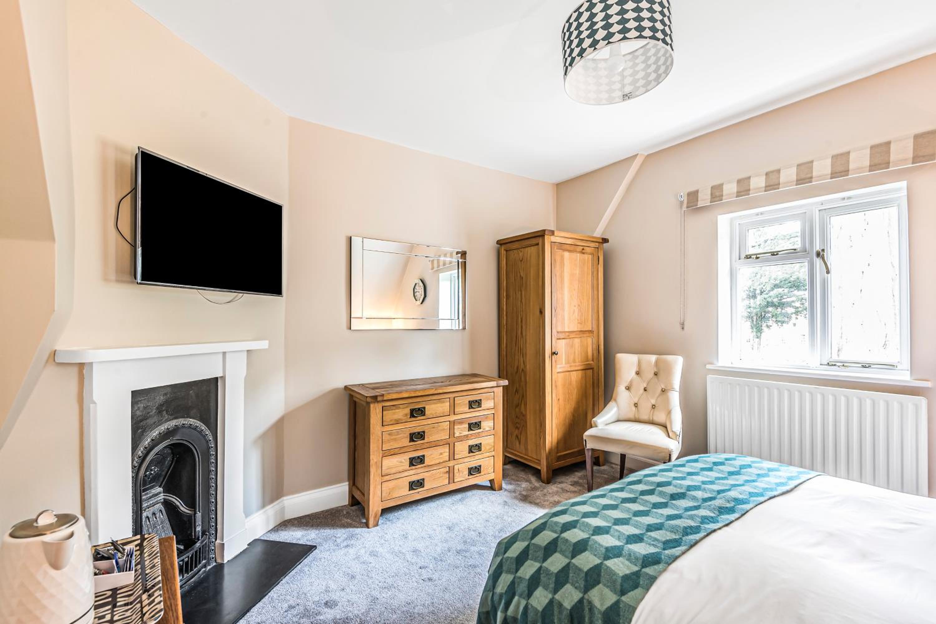 Double Room with Private External Bathroom (1 Adult)