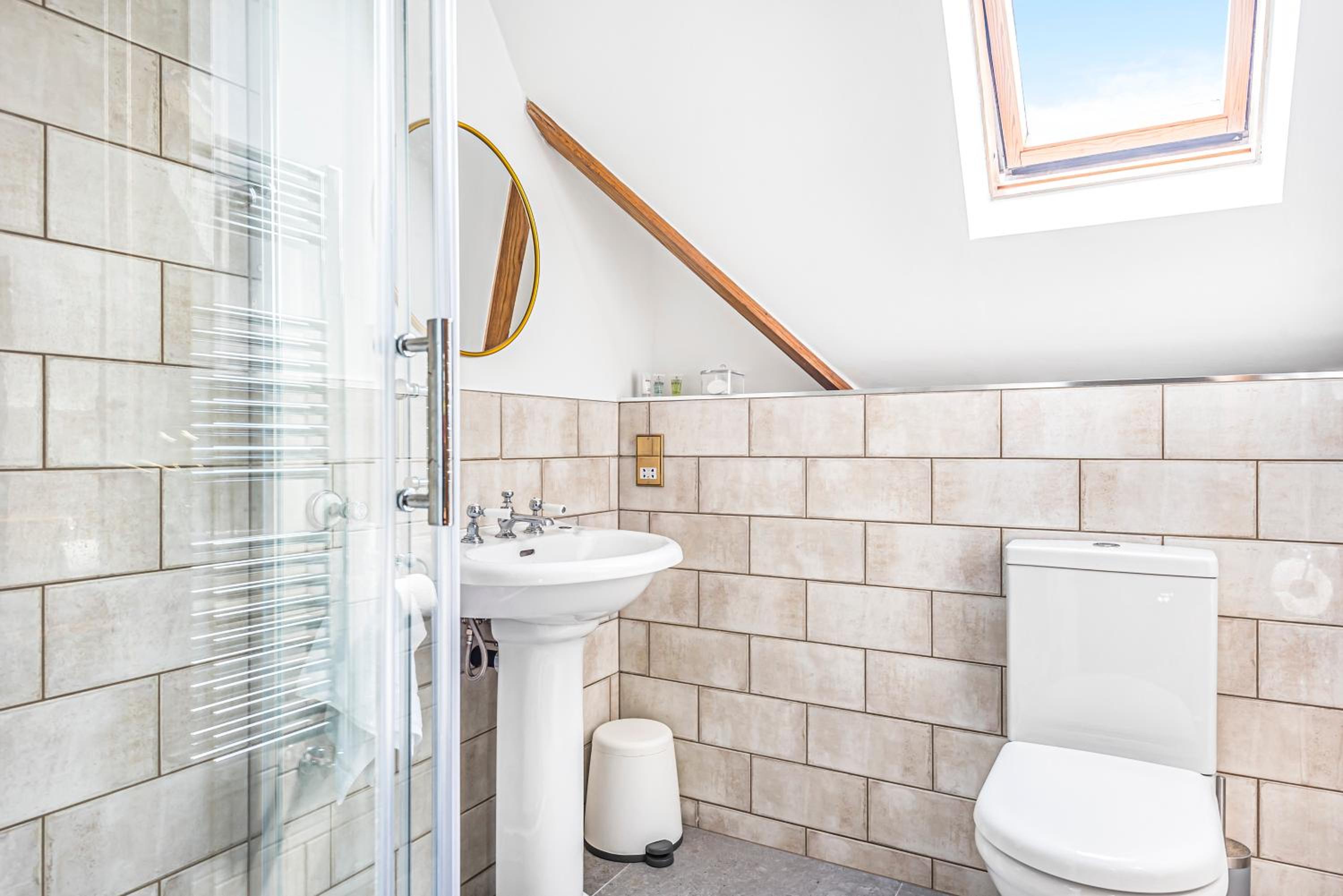 Double Ensuite - Photo 3