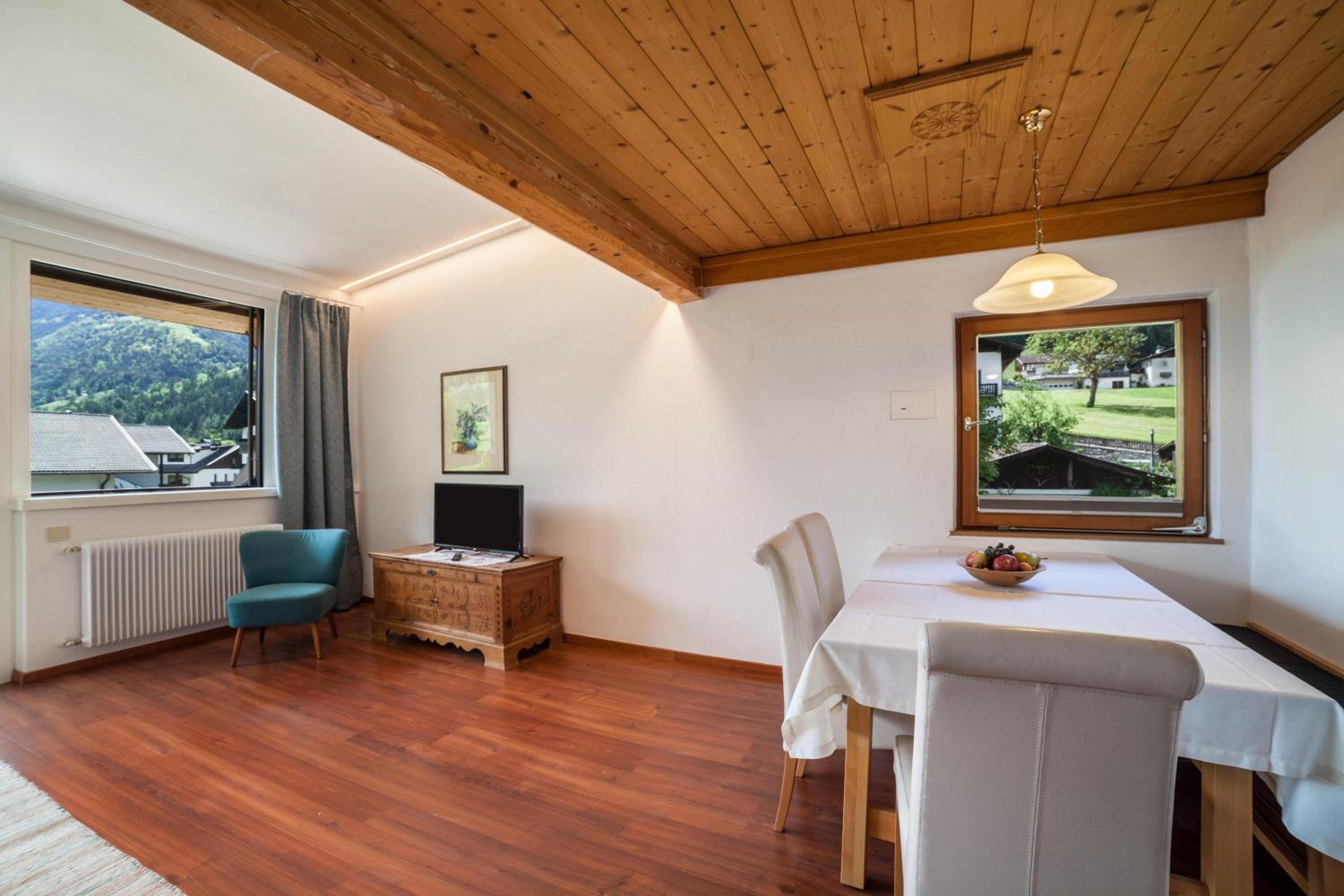 Superior One-Bedroom Apartment with Balcony - Photo 3