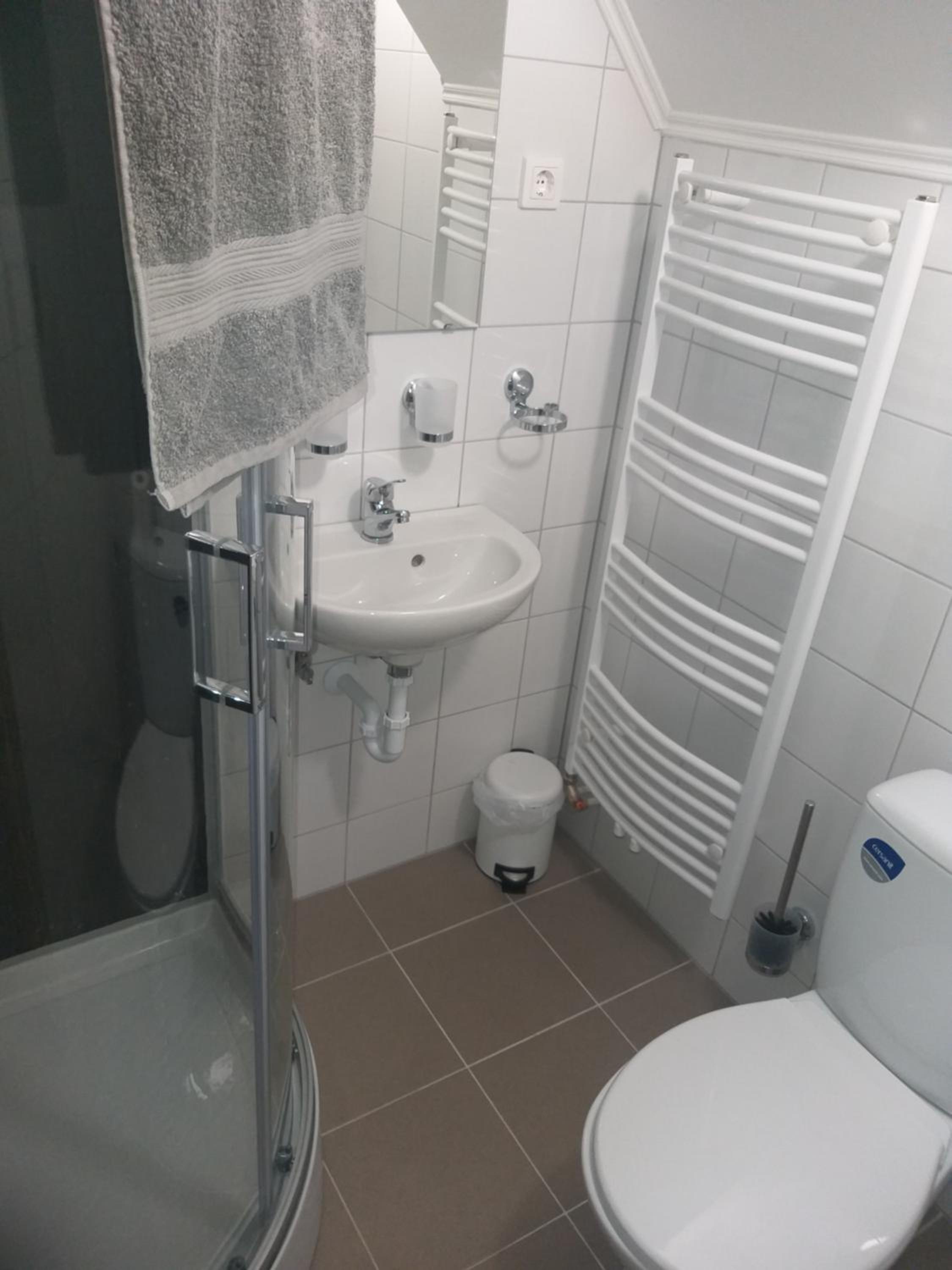 Standard Twin Room with Sofa - Photo 3
