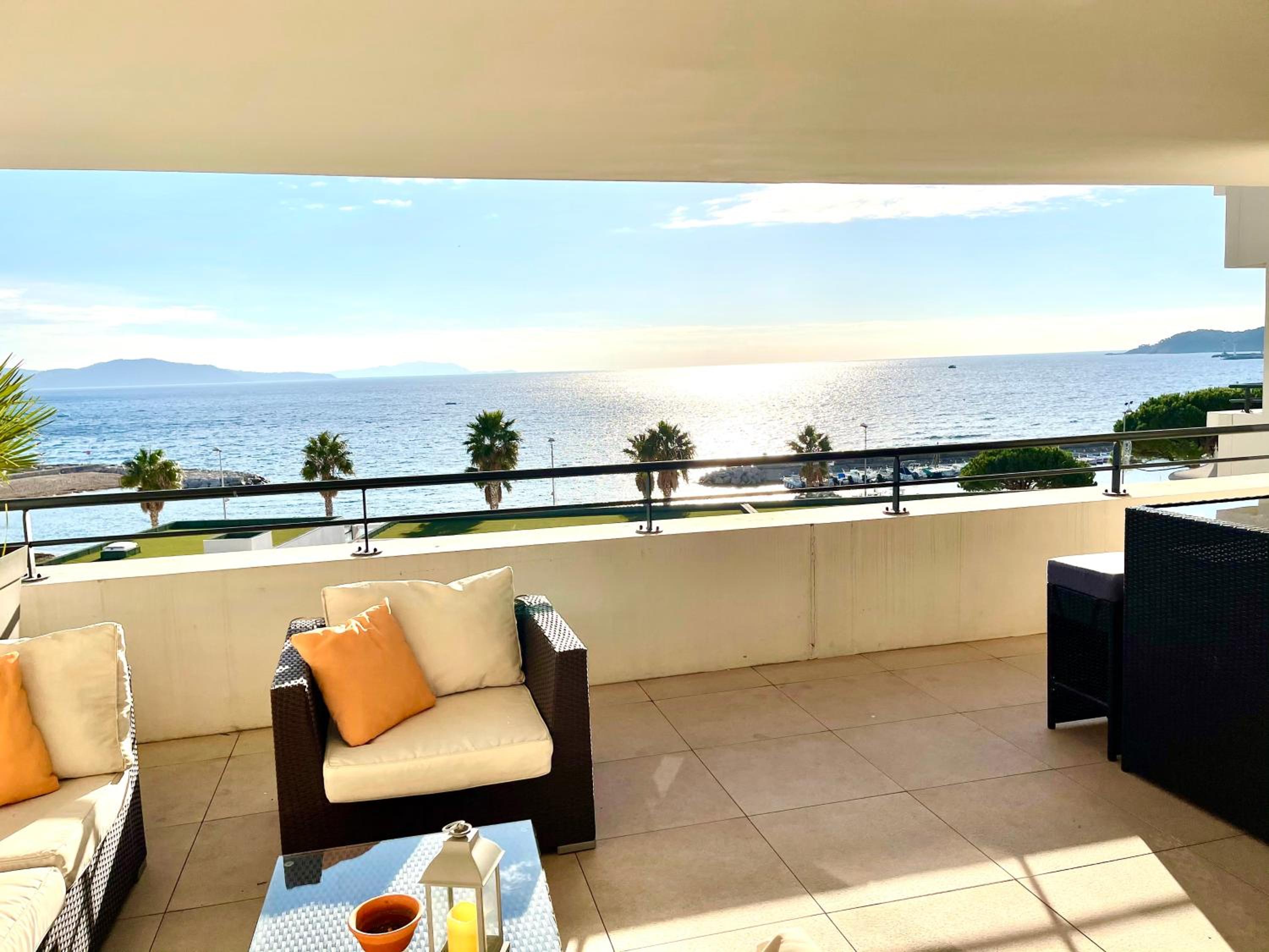 Apartment with Sea View photo 2