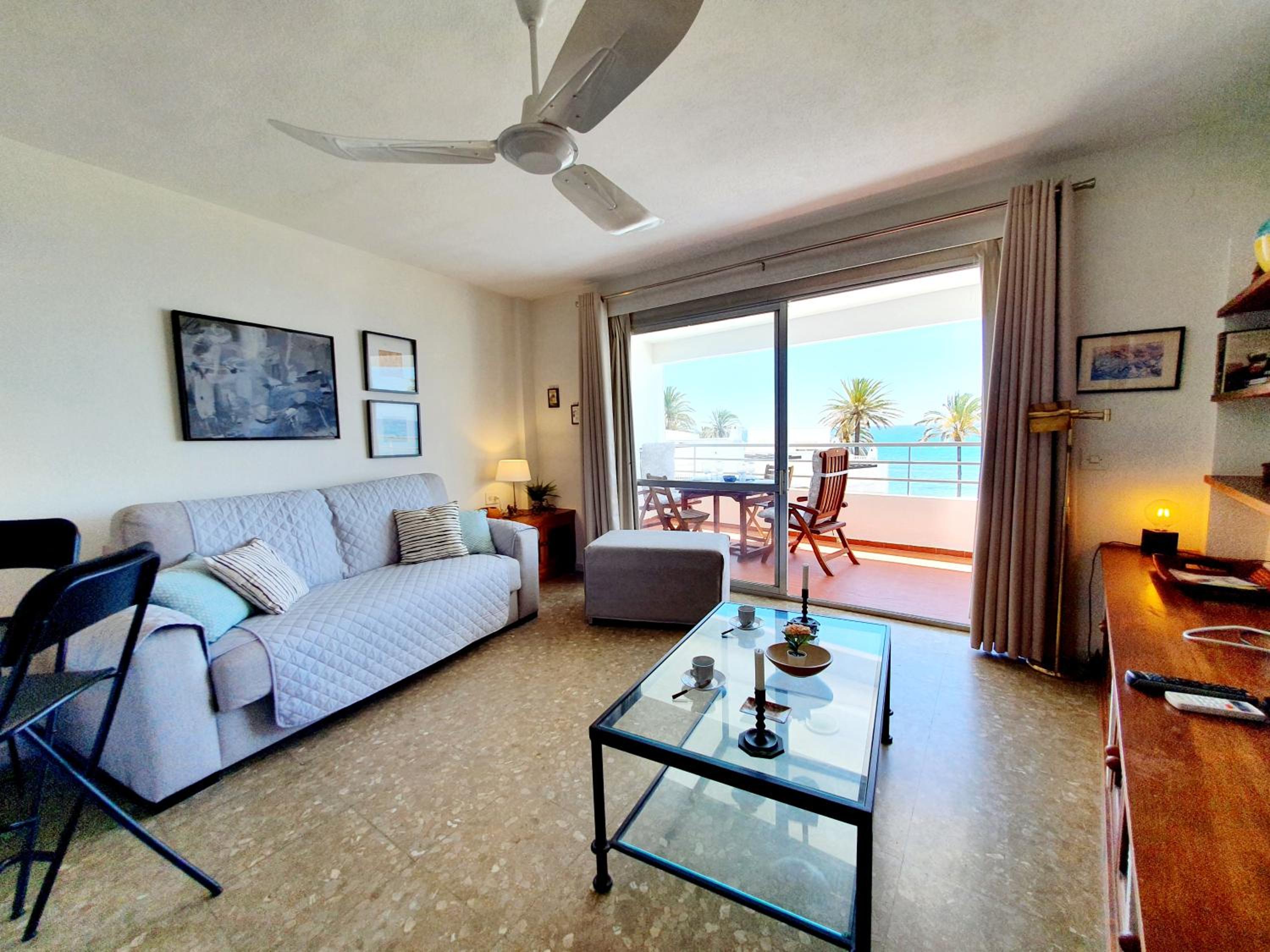 Estudio con vista al mar