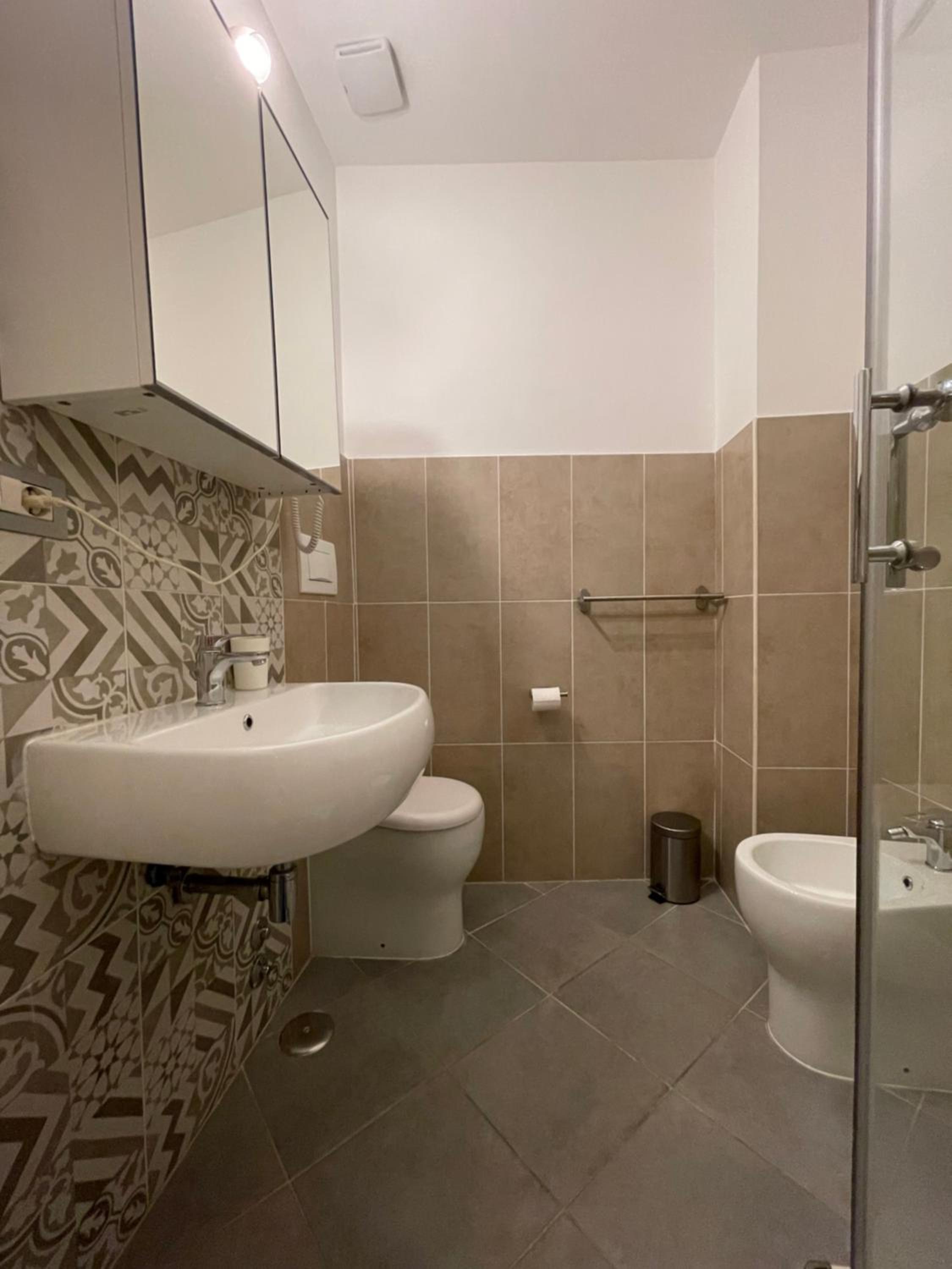 Double or Twin Room with Private Bathroom photo 2