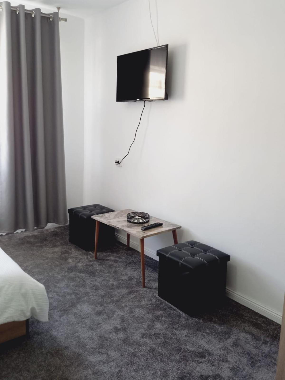 Double Room with Balcony - Photo 3