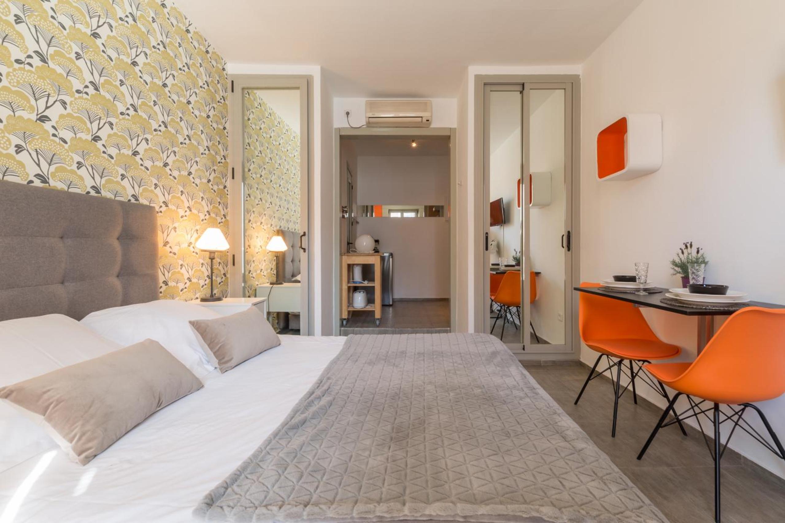 Studio Apartment Exterior I thumbnail 5