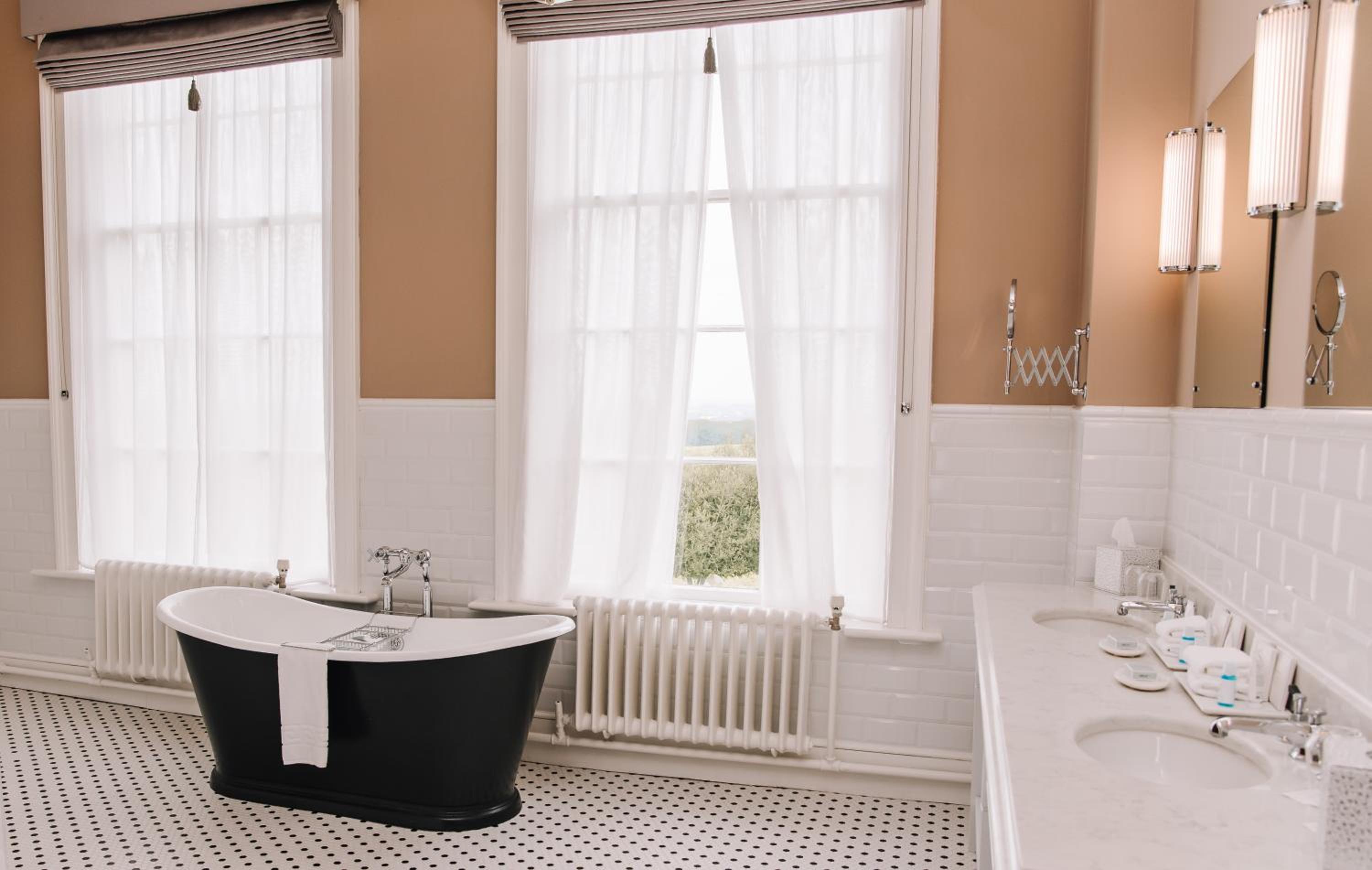 Empress Suite photo 2