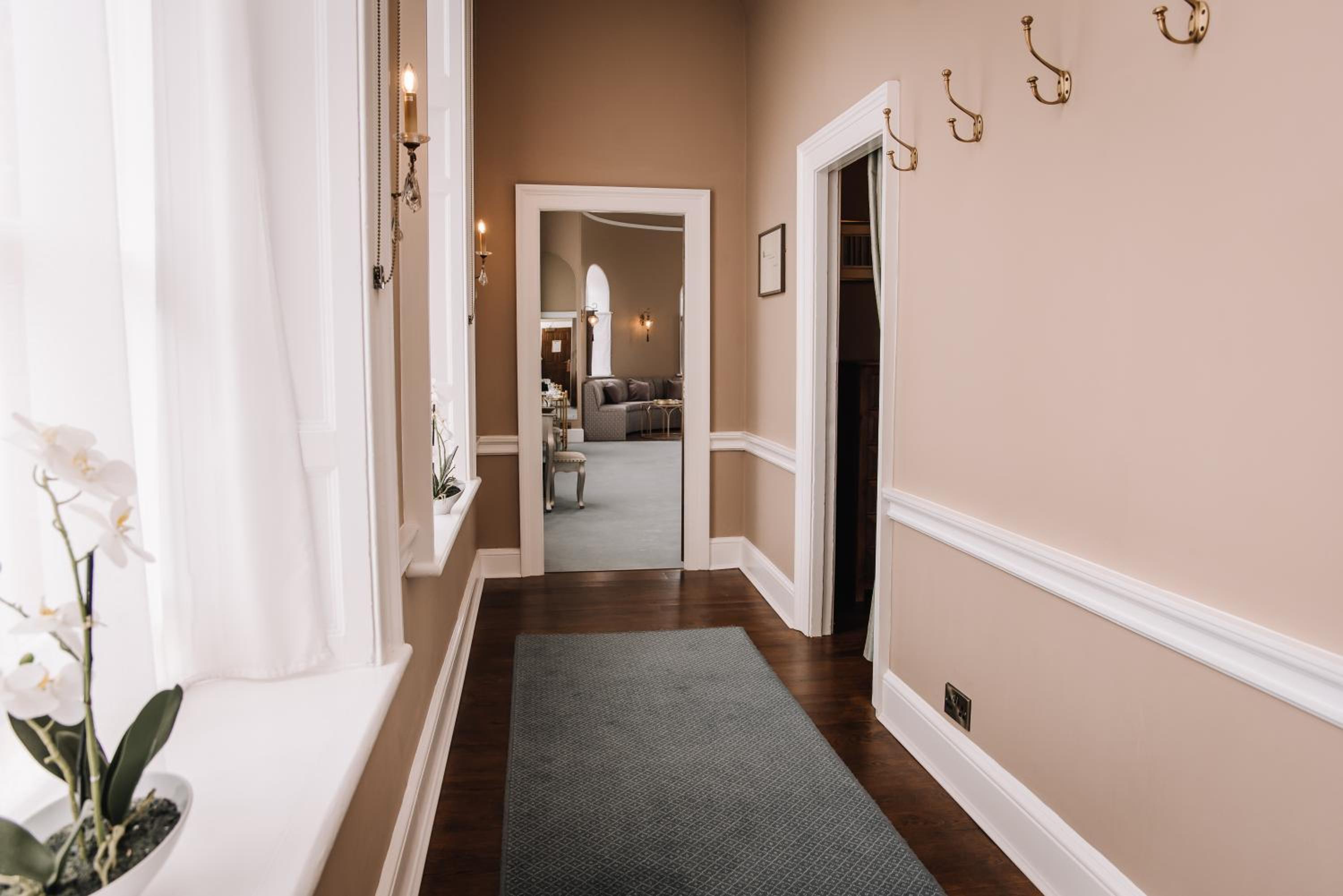 Empress Suite photo 3