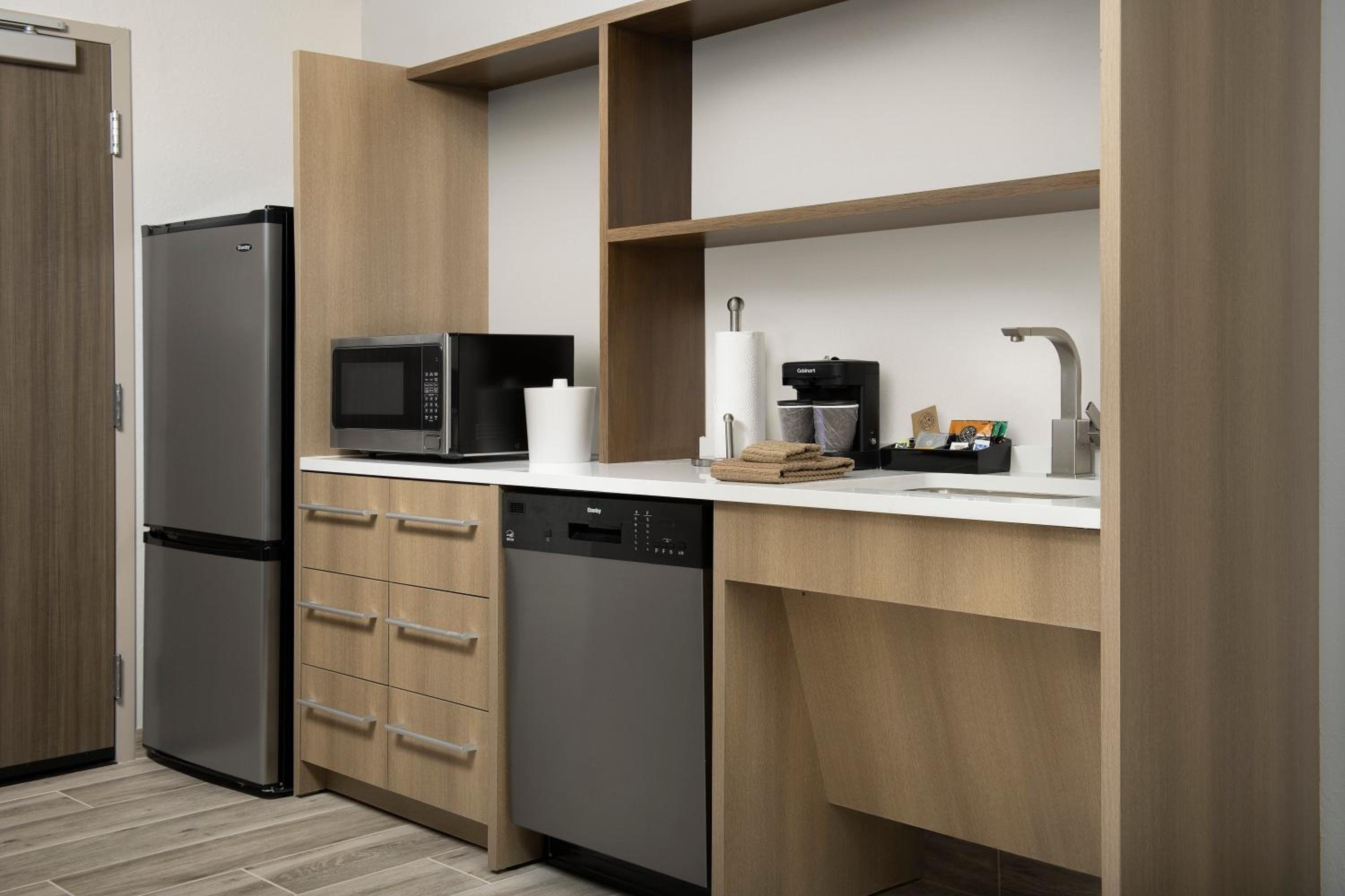 King Studio Suite - Mobility Access/Non-Smoking - Photo 4