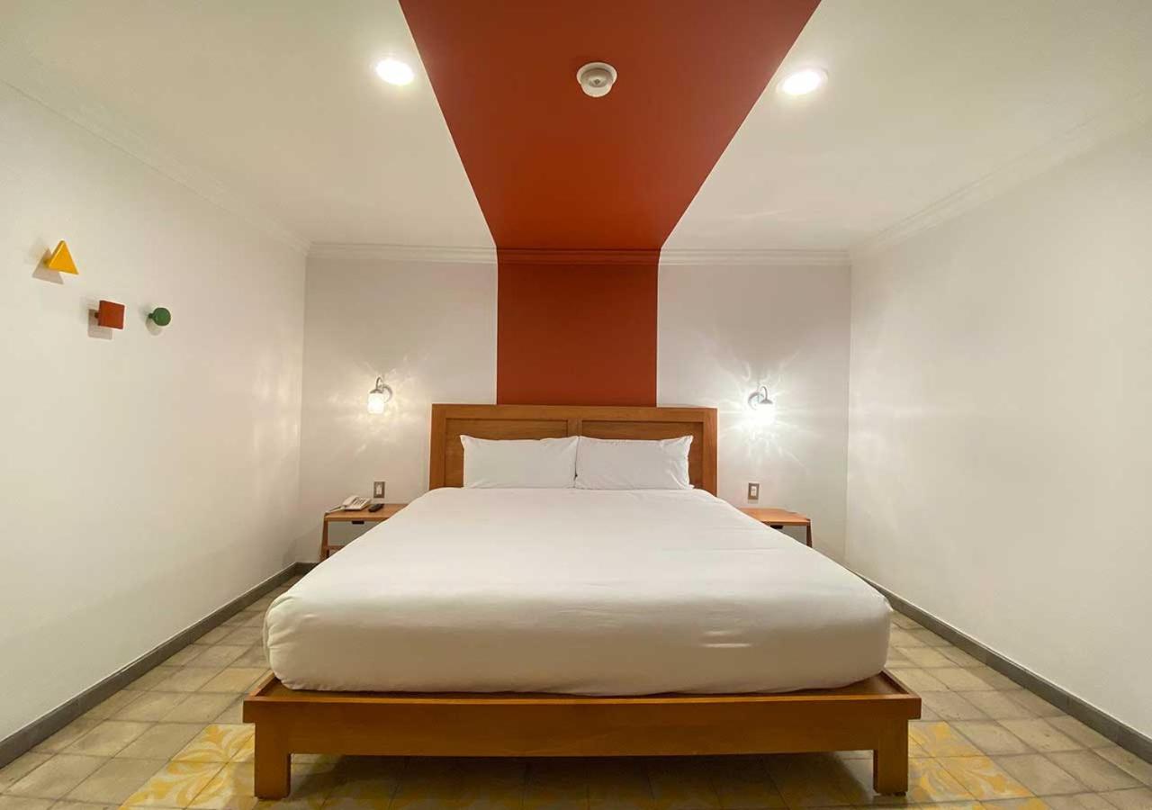 Superior King Suite - Non-Smoking - Photo 2