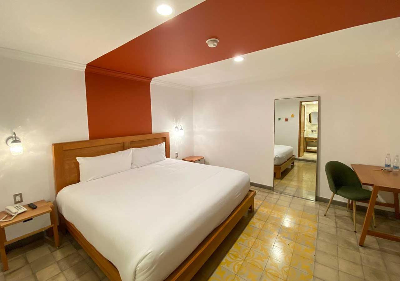 Superior King Suite - Non-Smoking - Photo 8