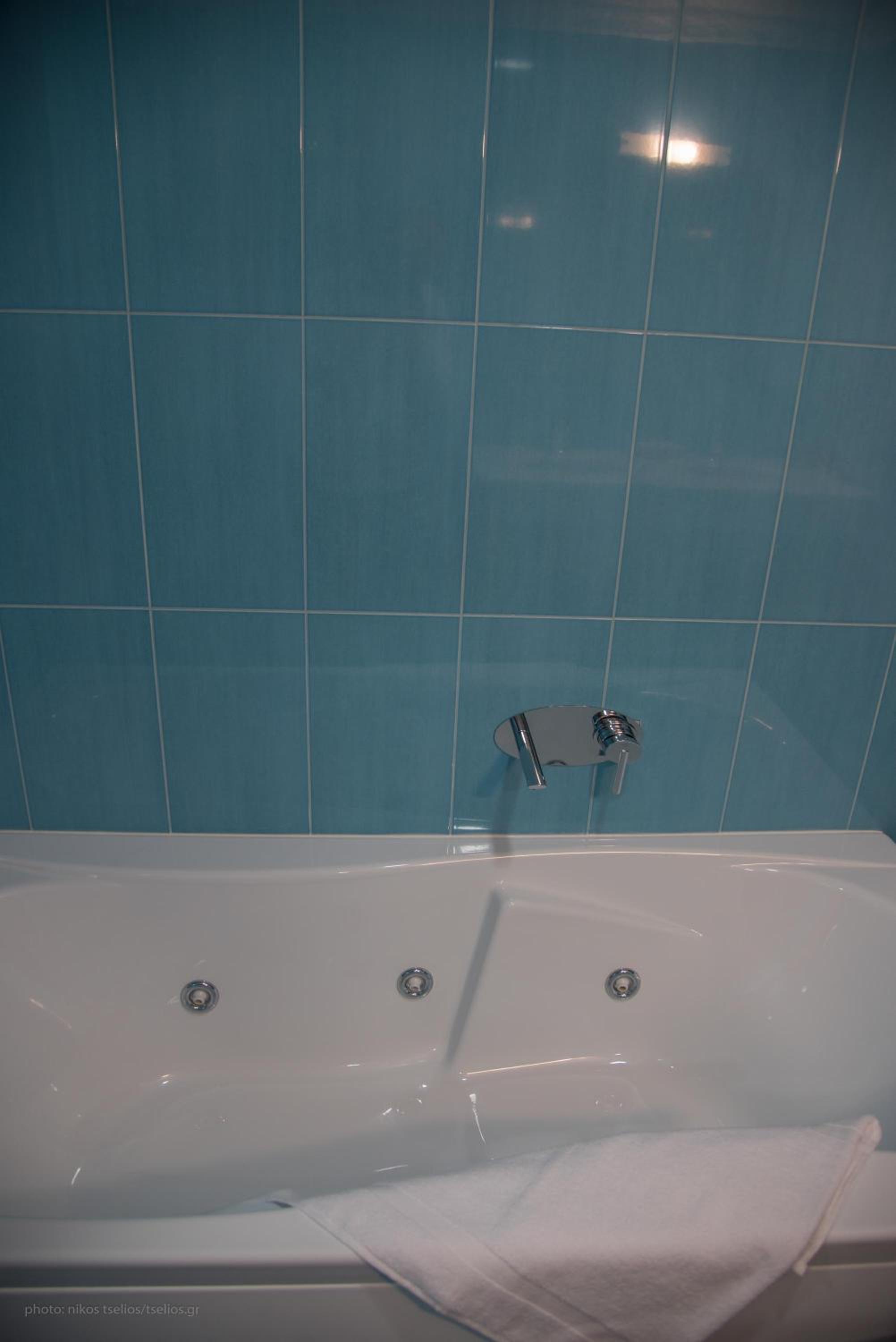 Premium Suite with Jetted Tub and Sea View  - Photo 17