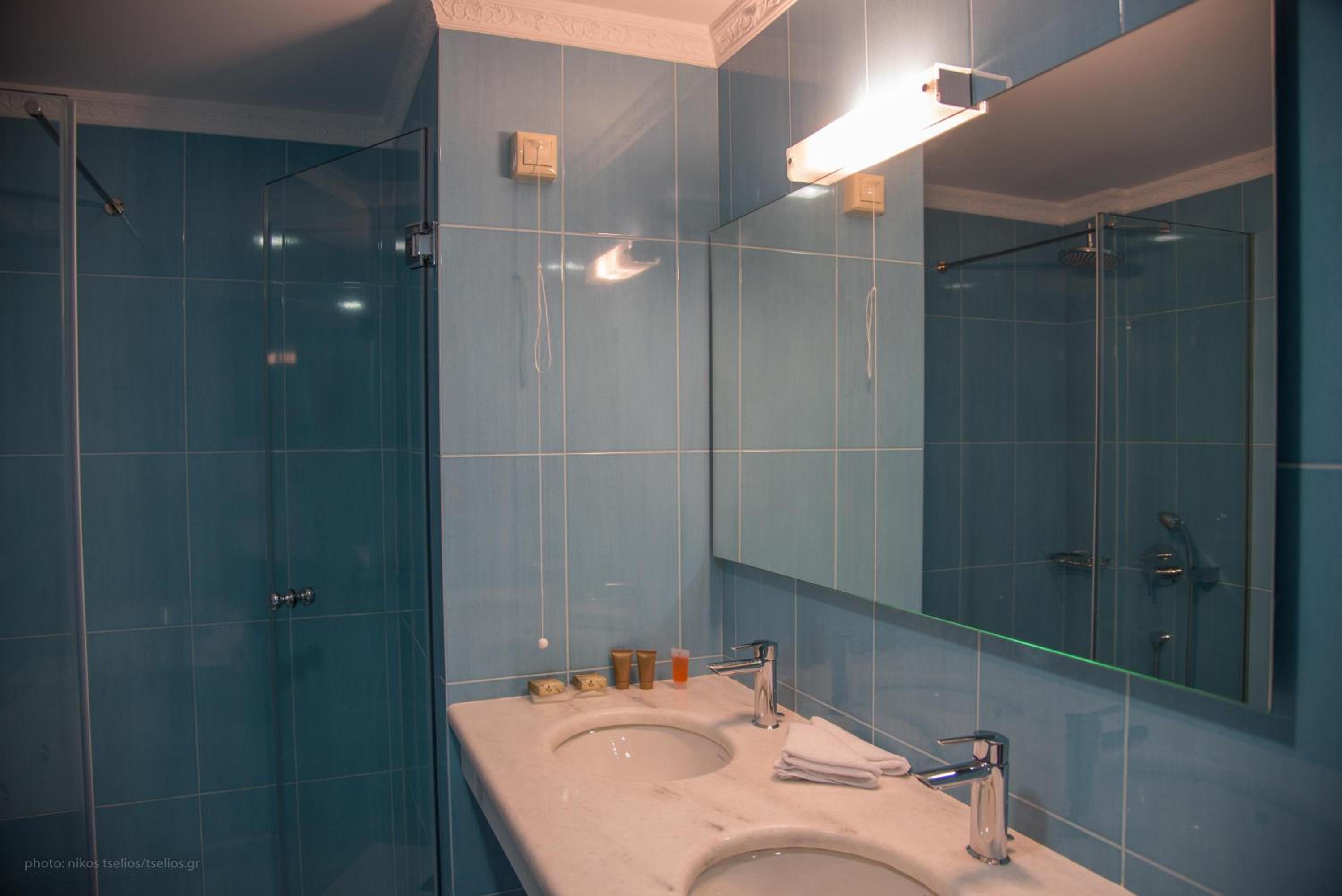 Premium Suite with Jetted Tub and Sea View  - Photo 16