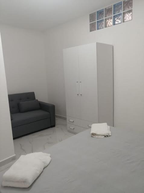 One-Bedroom Apartment - Photo 7