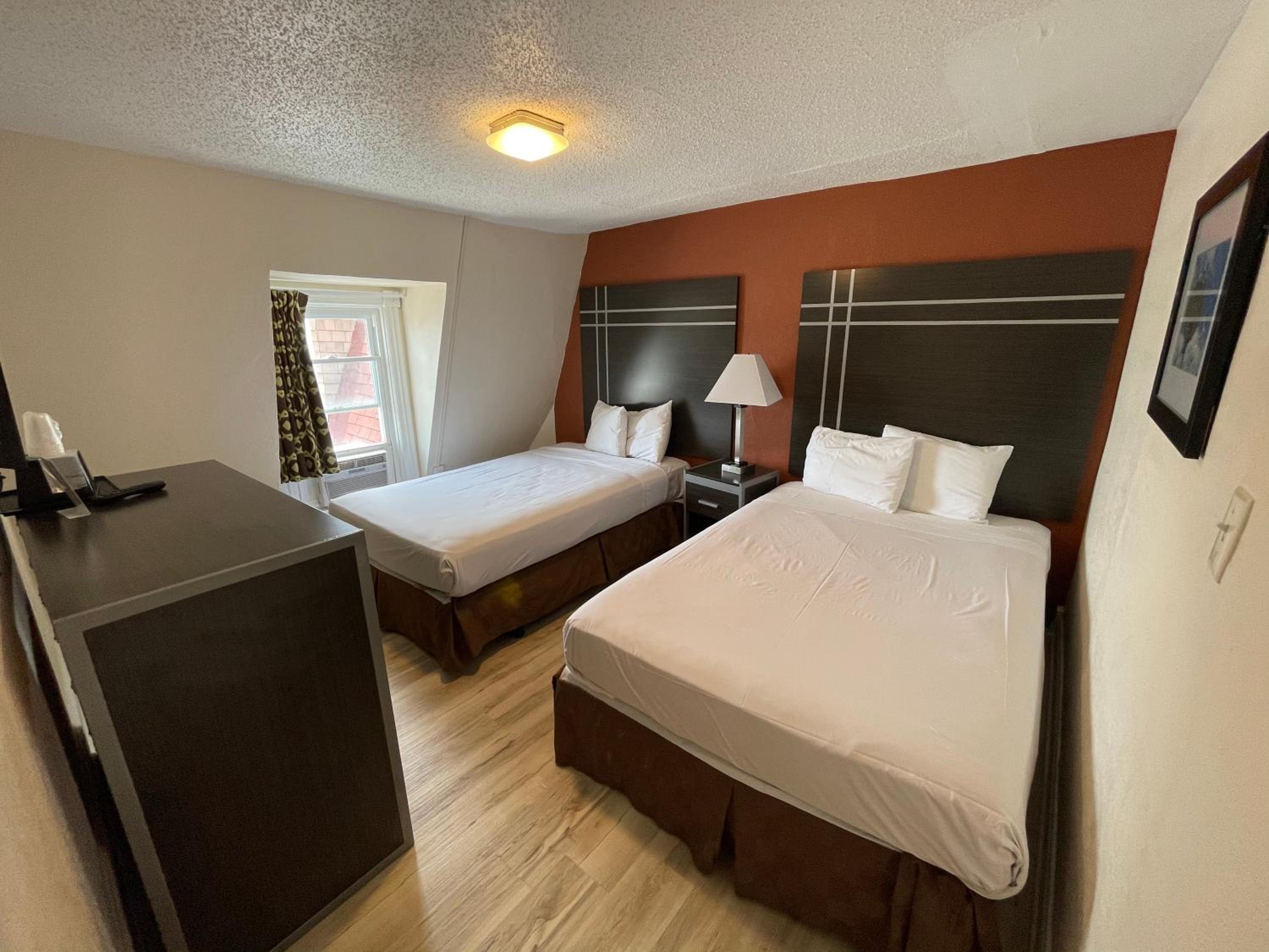 Double Room with Two Double Beds - Non-Smoking photo 3