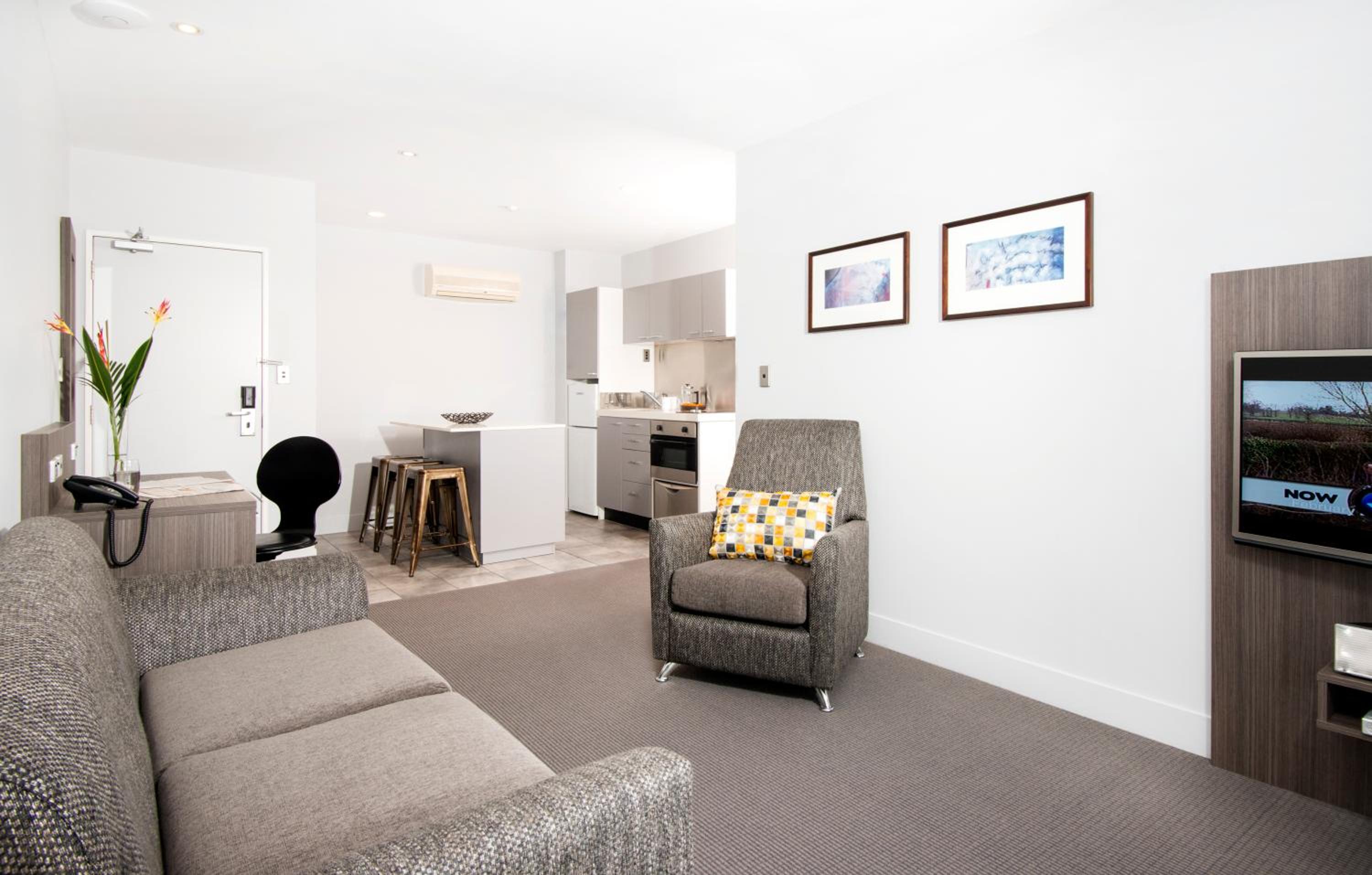 One-Bedroom Apartment - Photo 3