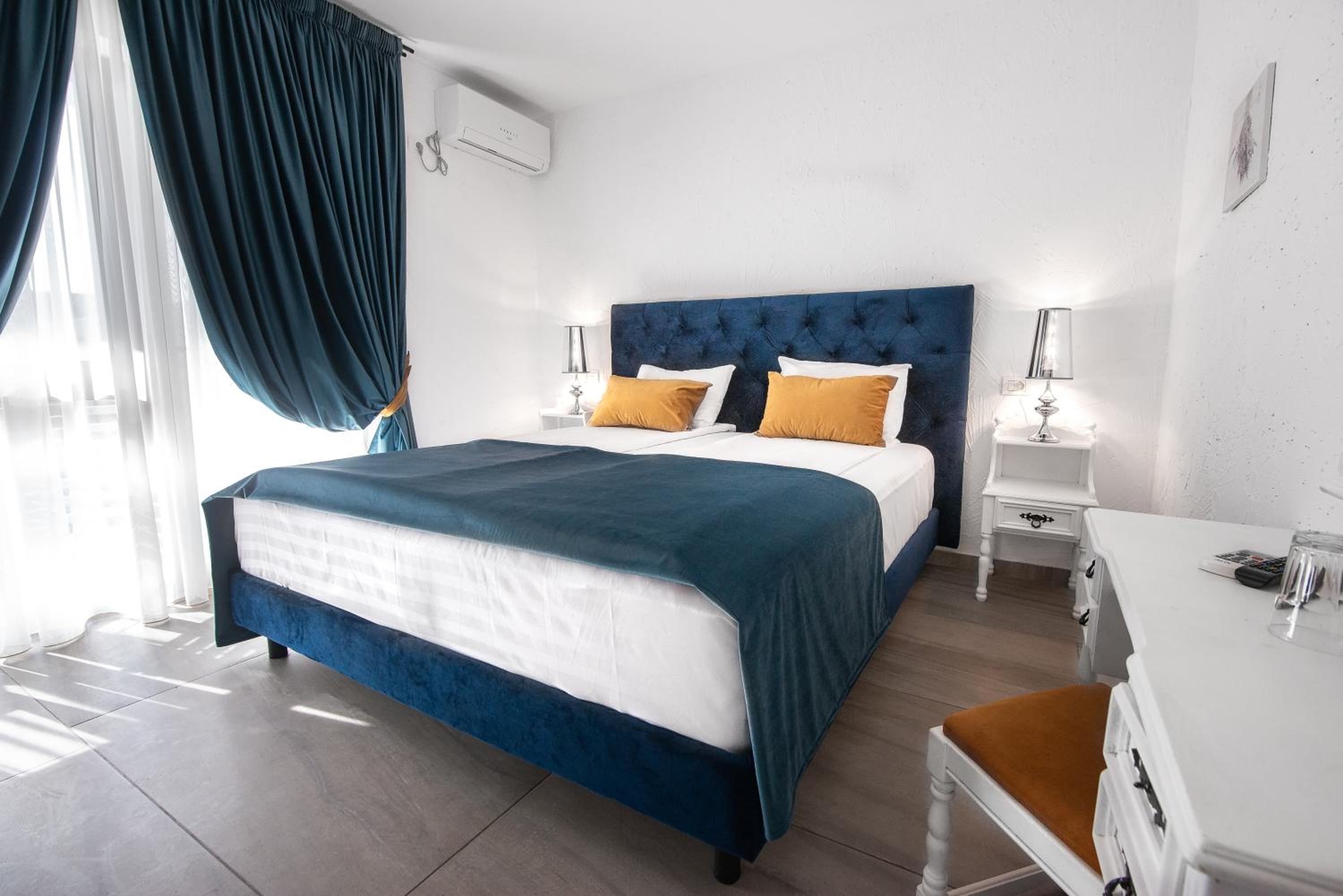 Double Room with Balcony - Photo 15