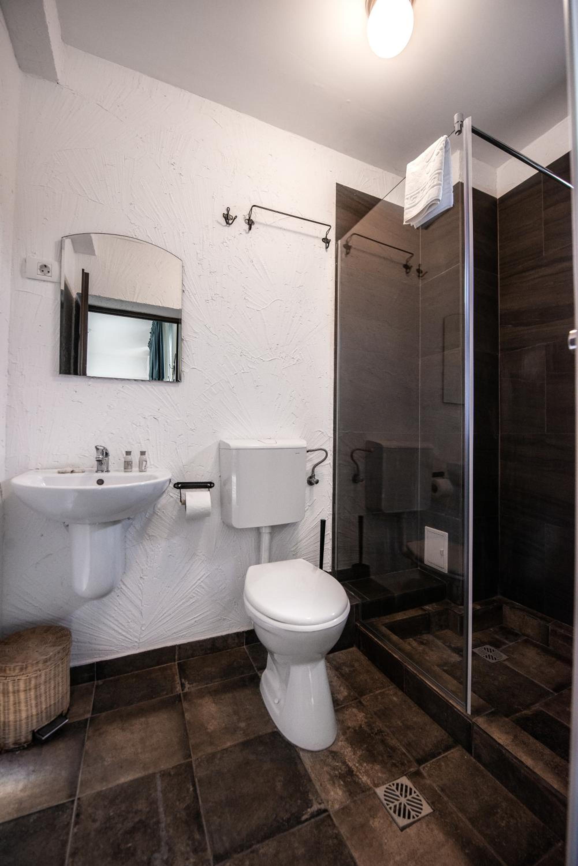 Double Room with Balcony - Photo 20