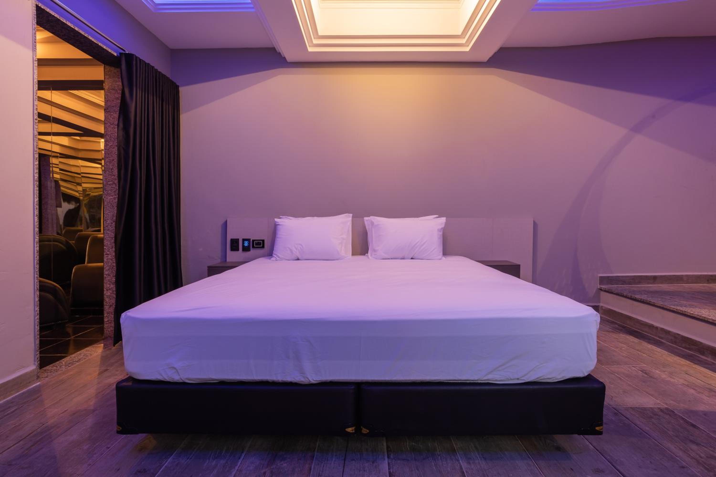 Junior Suite with Private Pool - Photo 5
