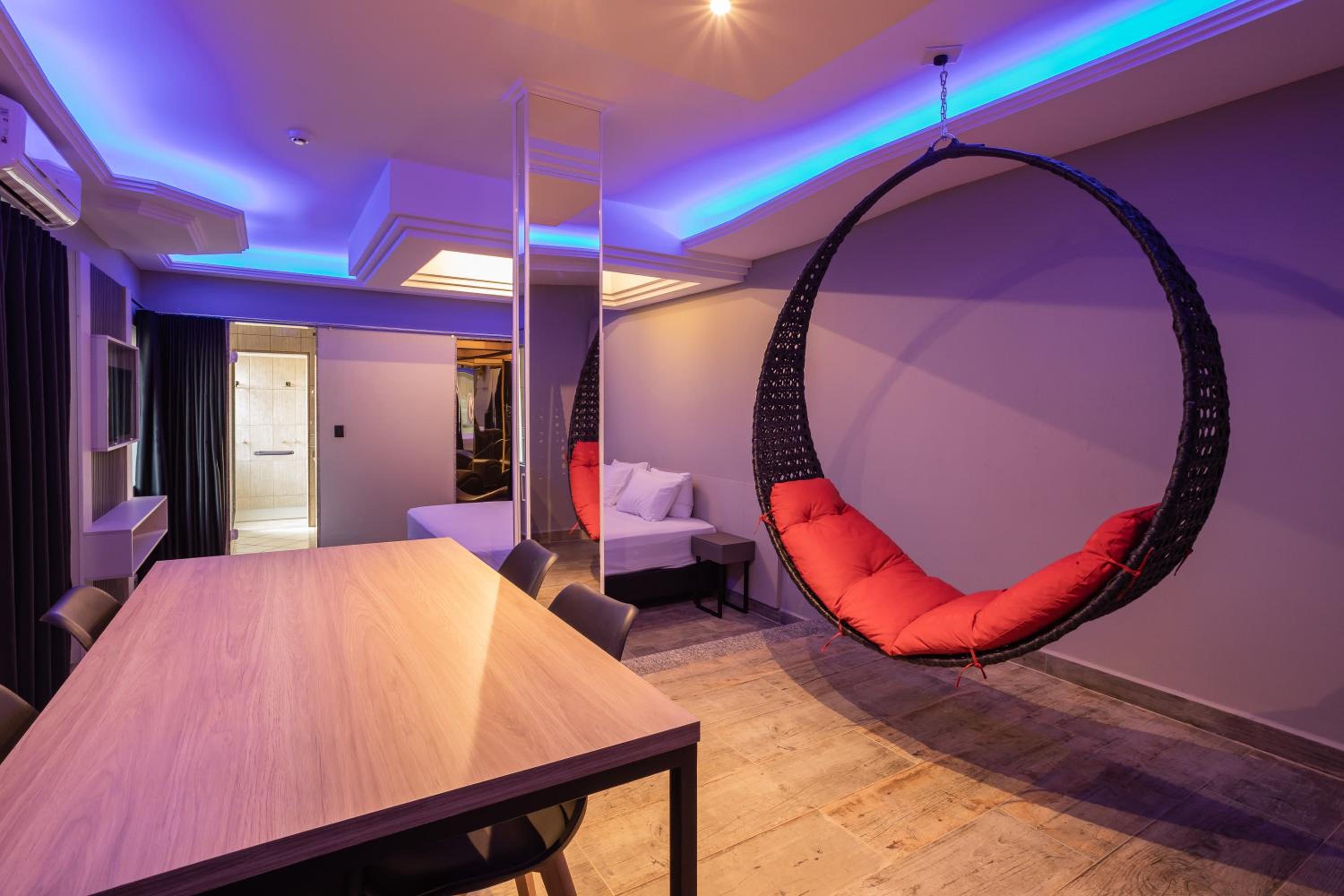 Junior Suite with Private Pool - Photo 1