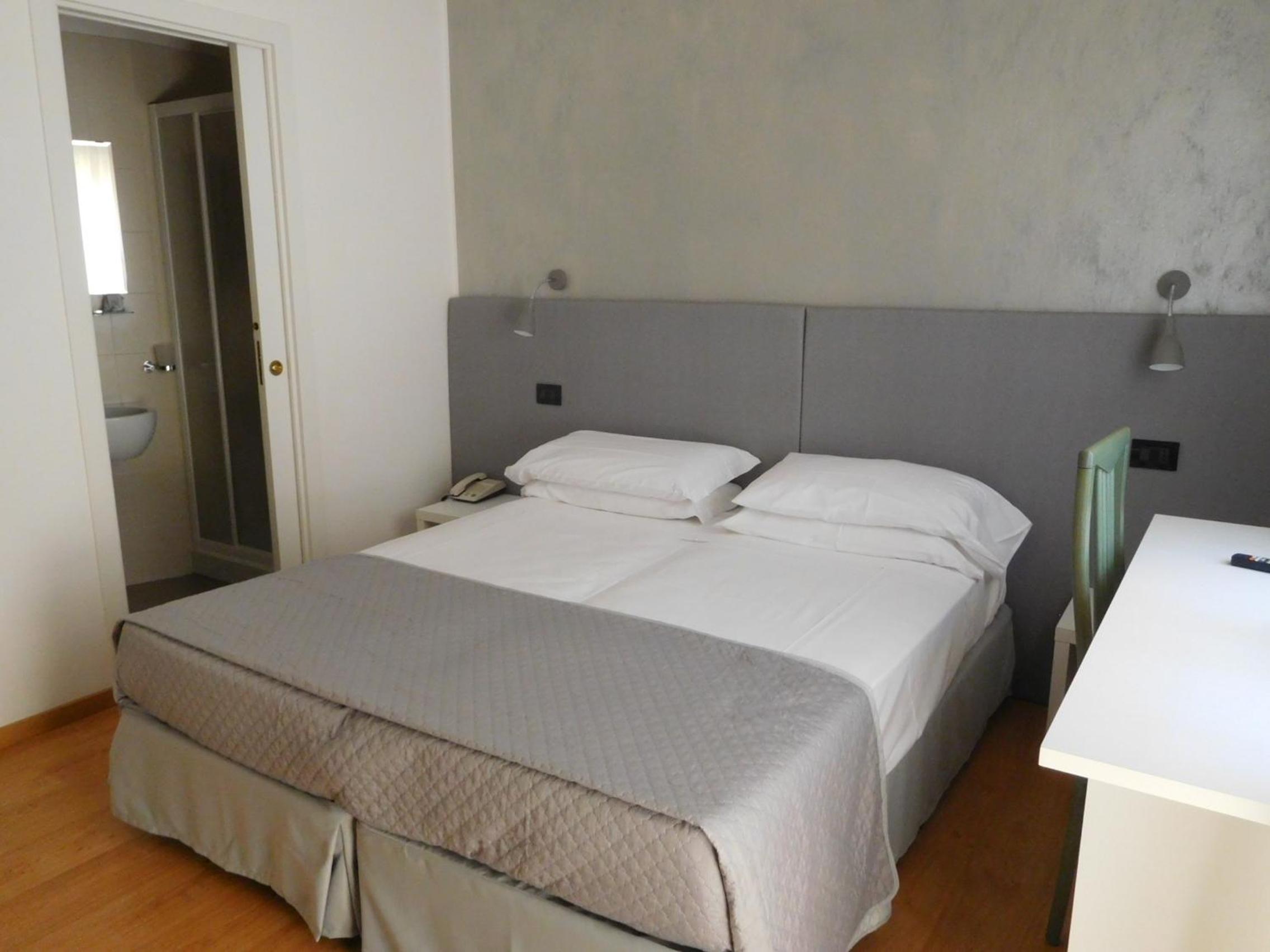 Double or Twin Room photo 2