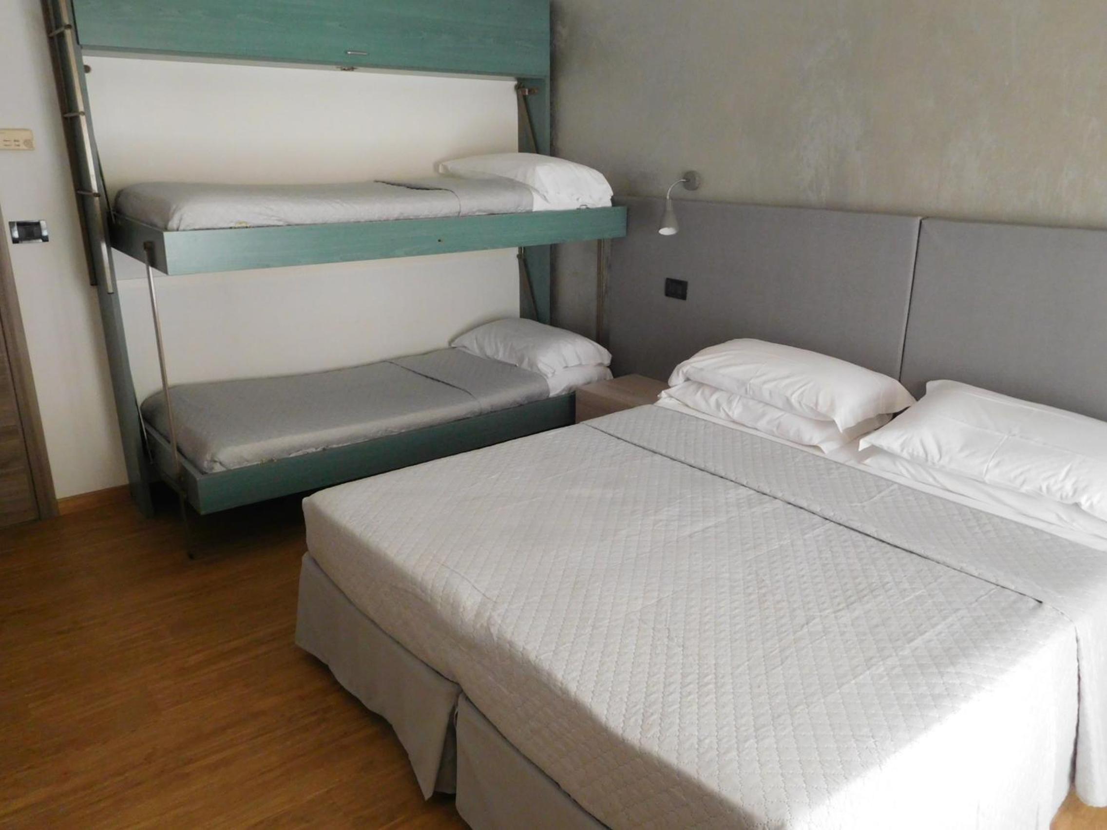 Economy Quadruple Room photo 3