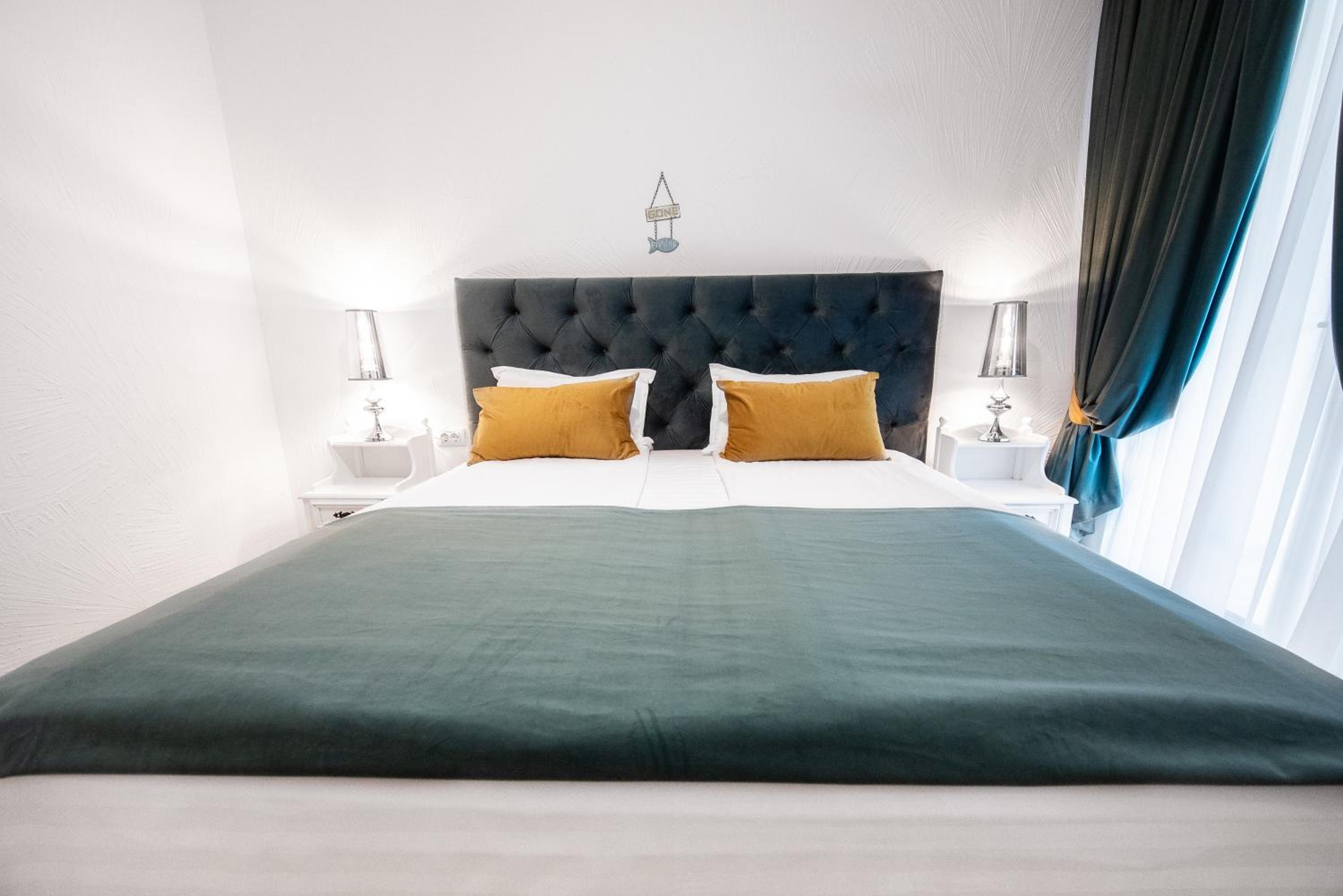 Double Room with Balcony - Photo 6