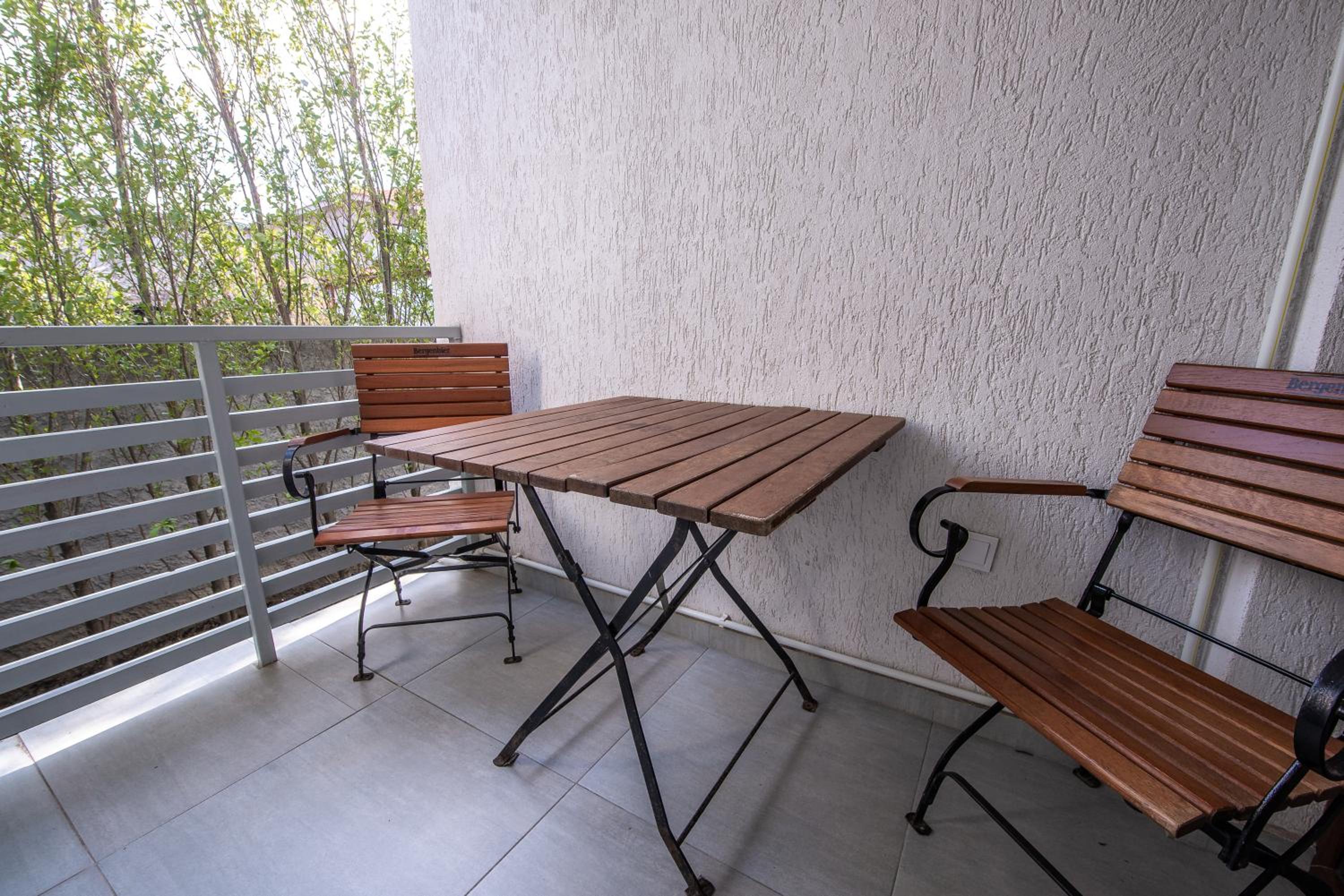 Double Room with Balcony - Photo 12