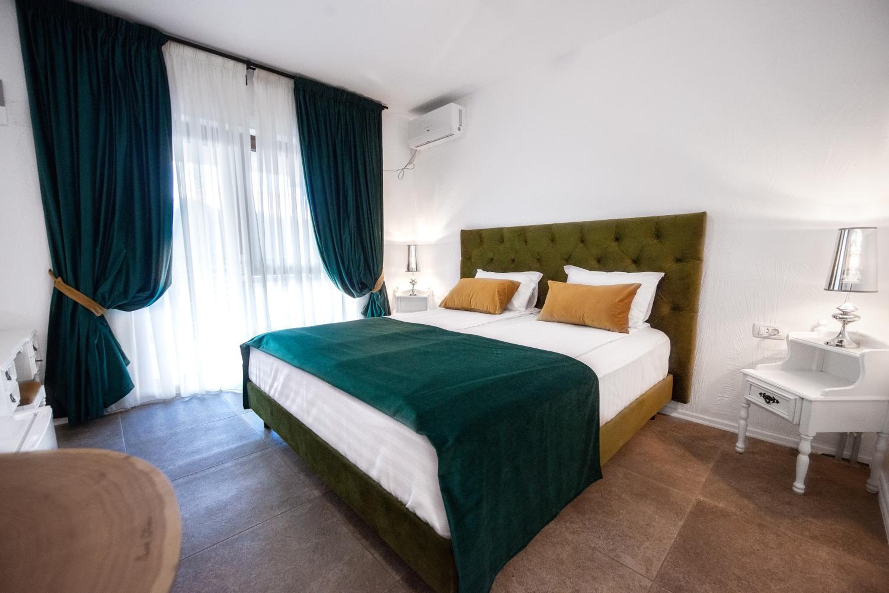 Double Room with Balcony - Photo 1